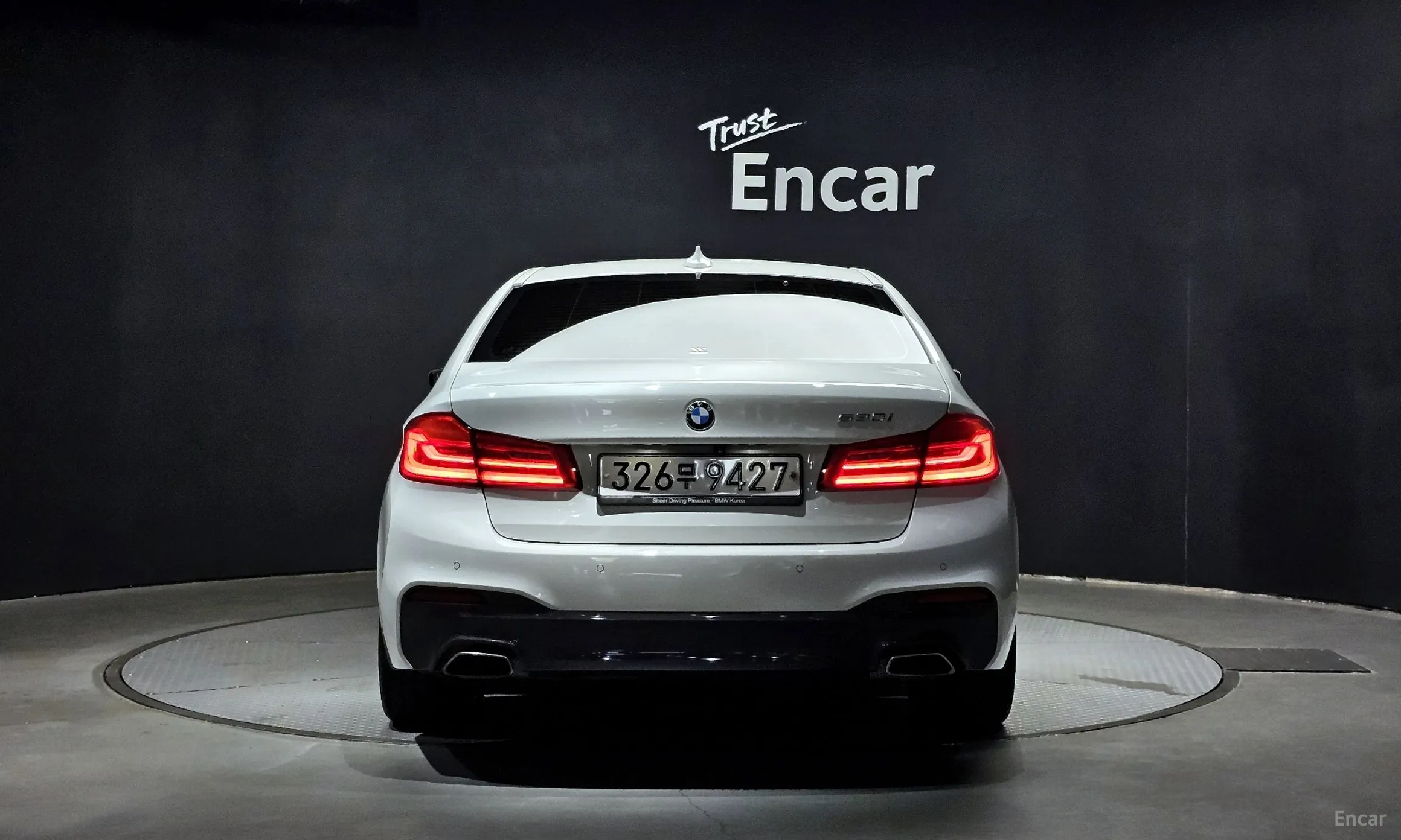 BMW 5 Series (G30) превью 3