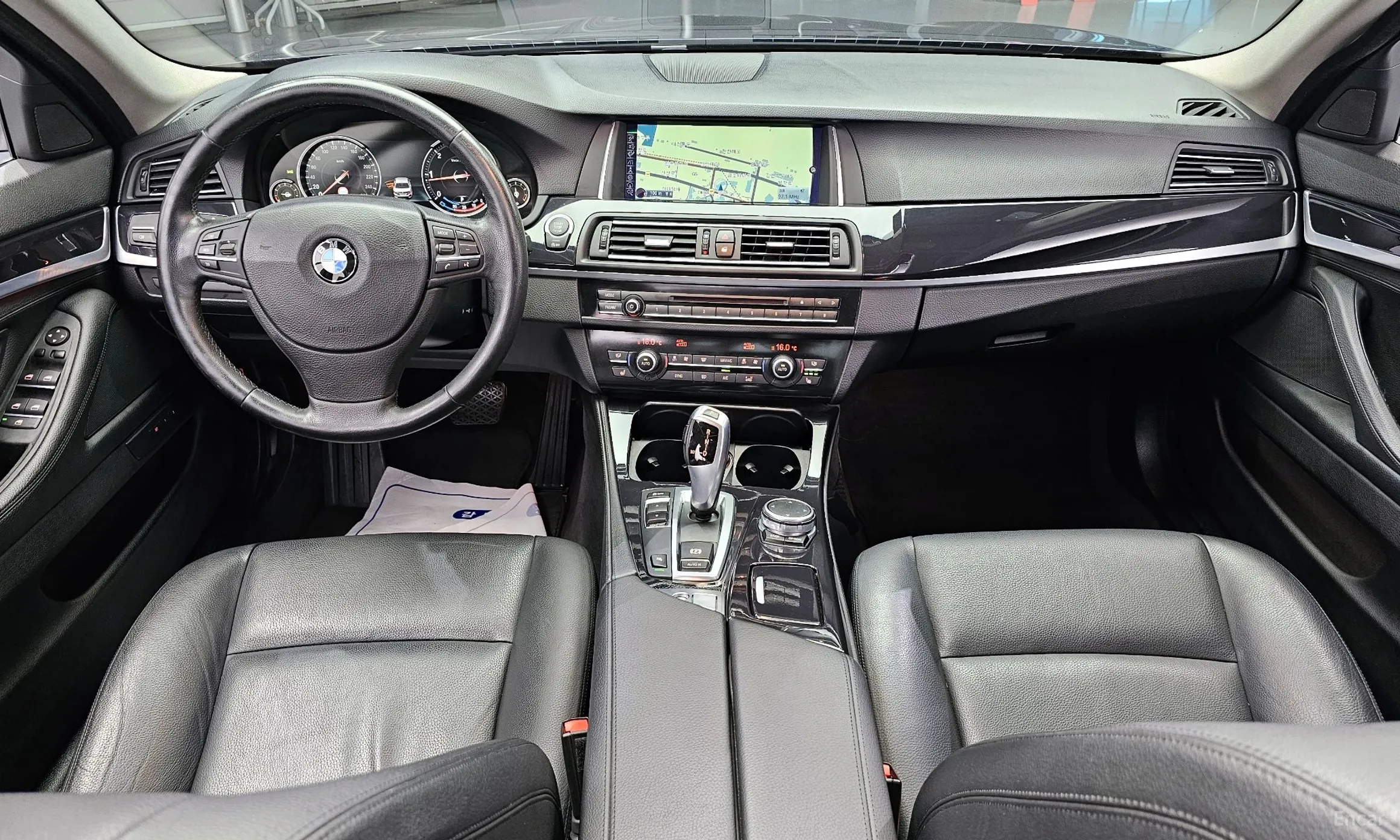 BMW 5 Series (F10) превью 4