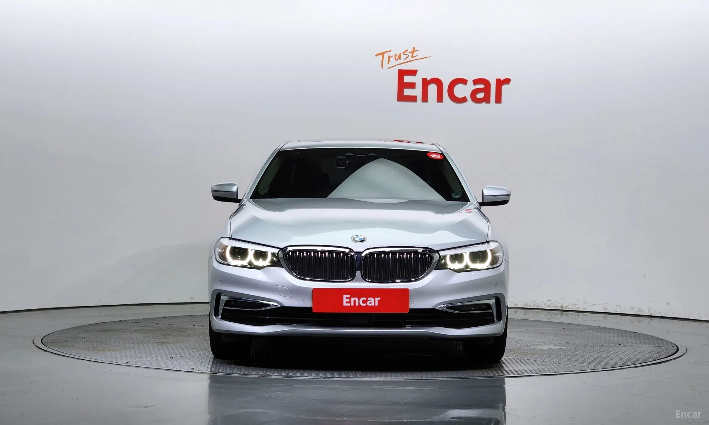 BMW 5 Series (G30) превью 2