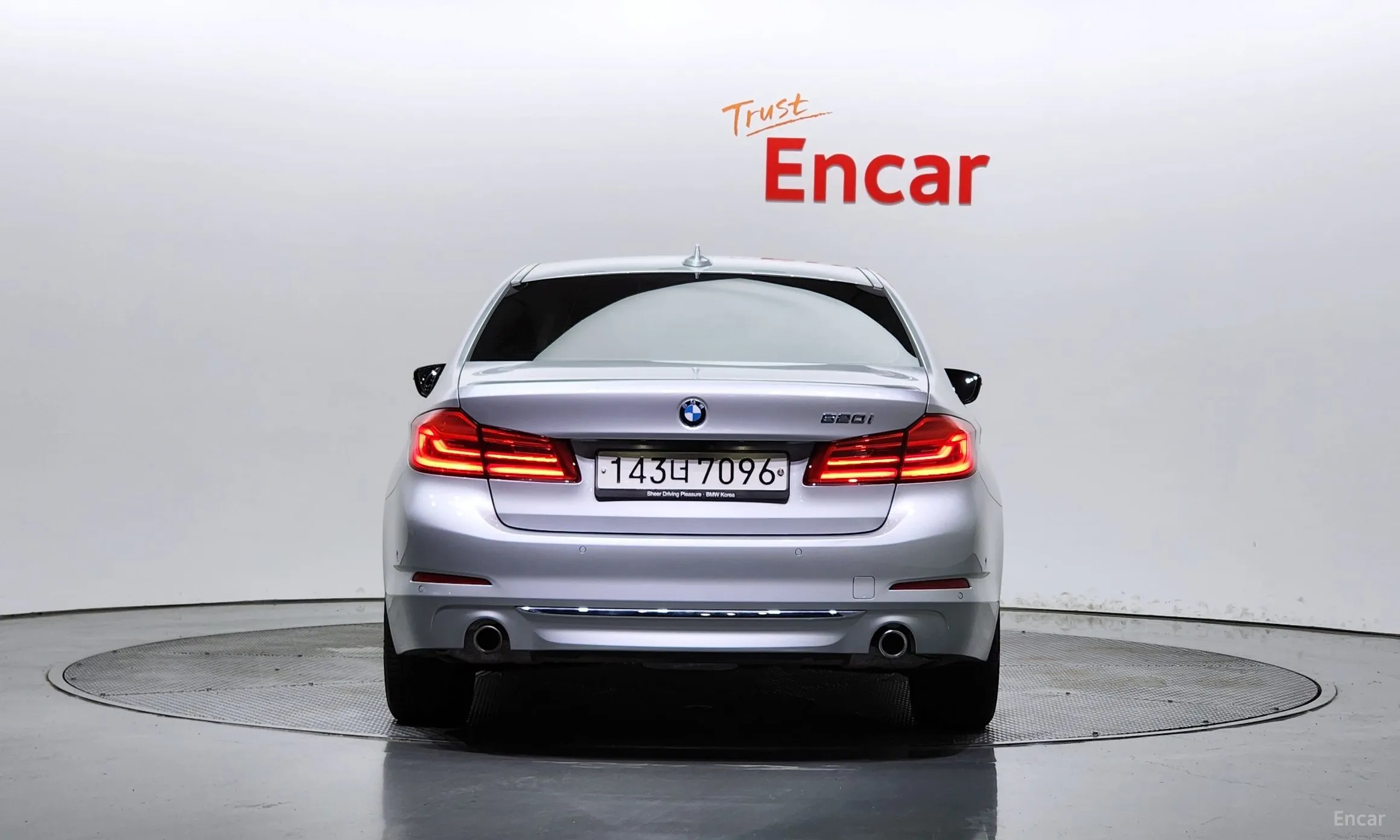 BMW 5 Series (G30) превью 3