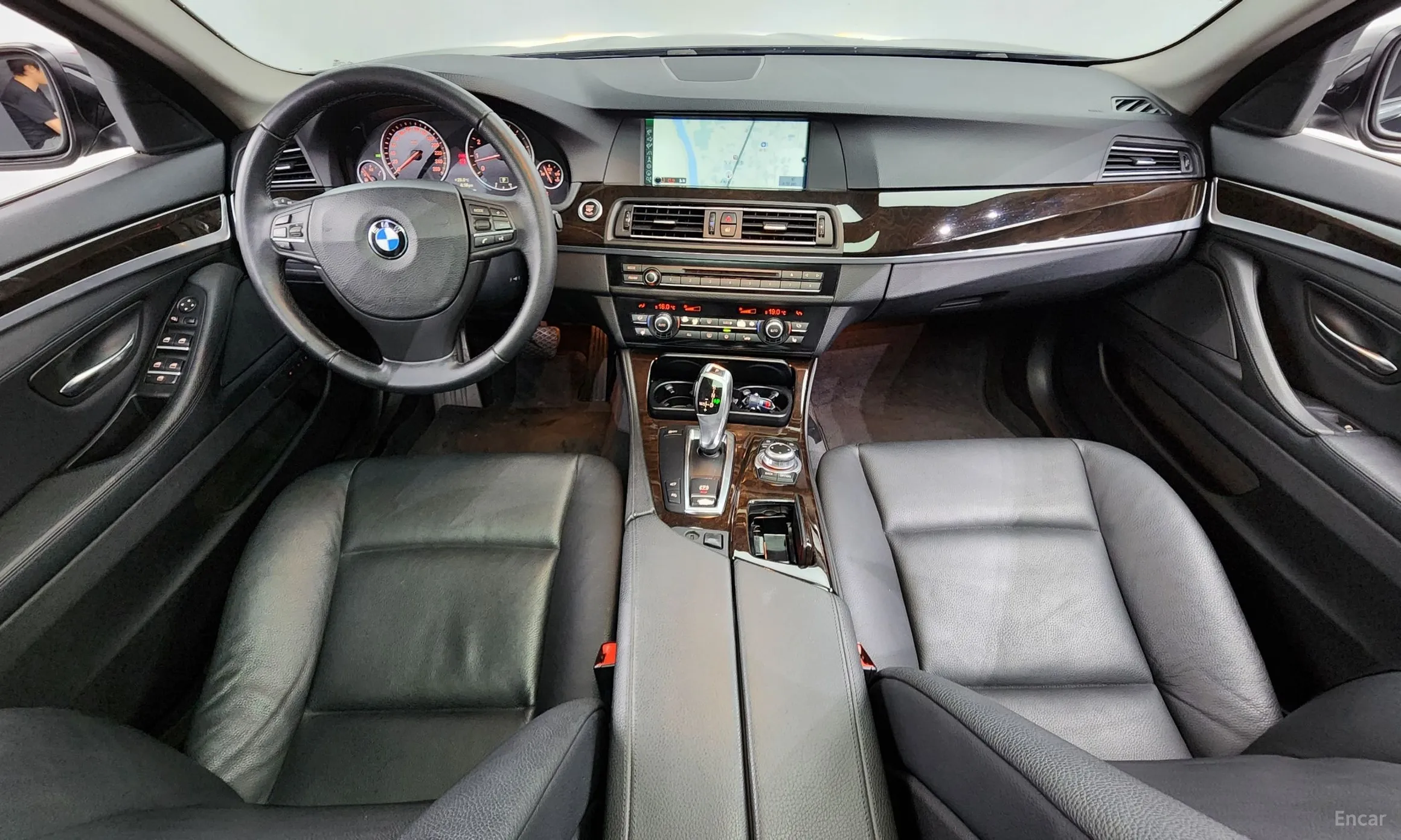 BMW 5 Series (F10) превью 4