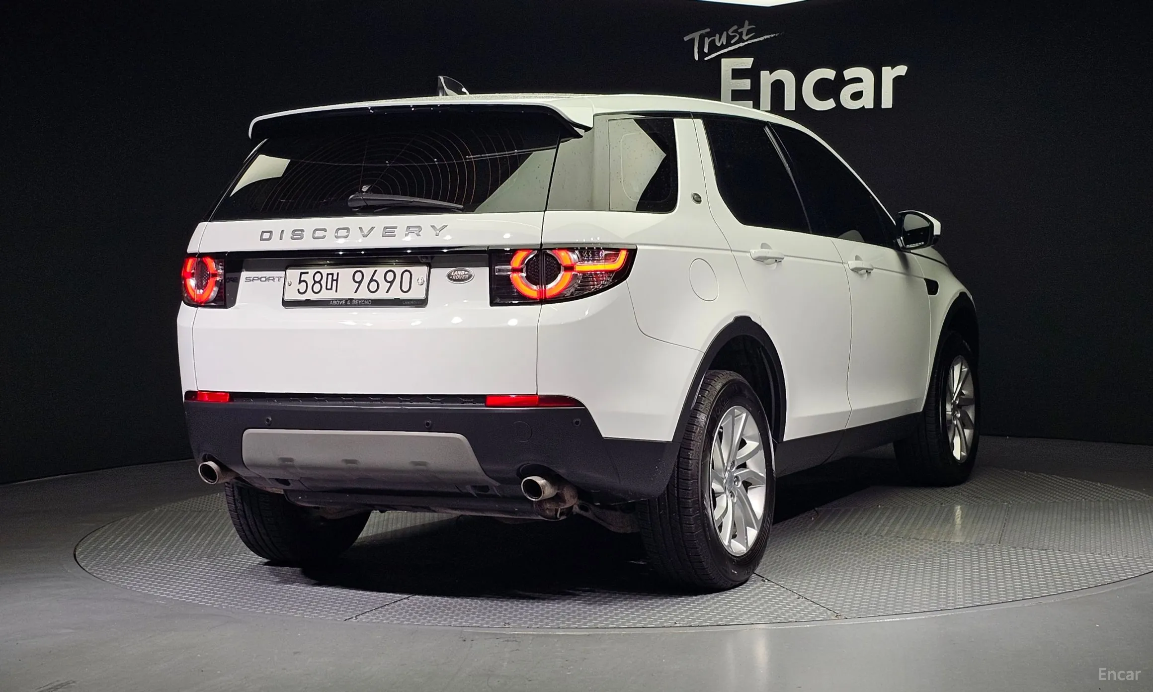 Land Rover Discovery Sports превью 2