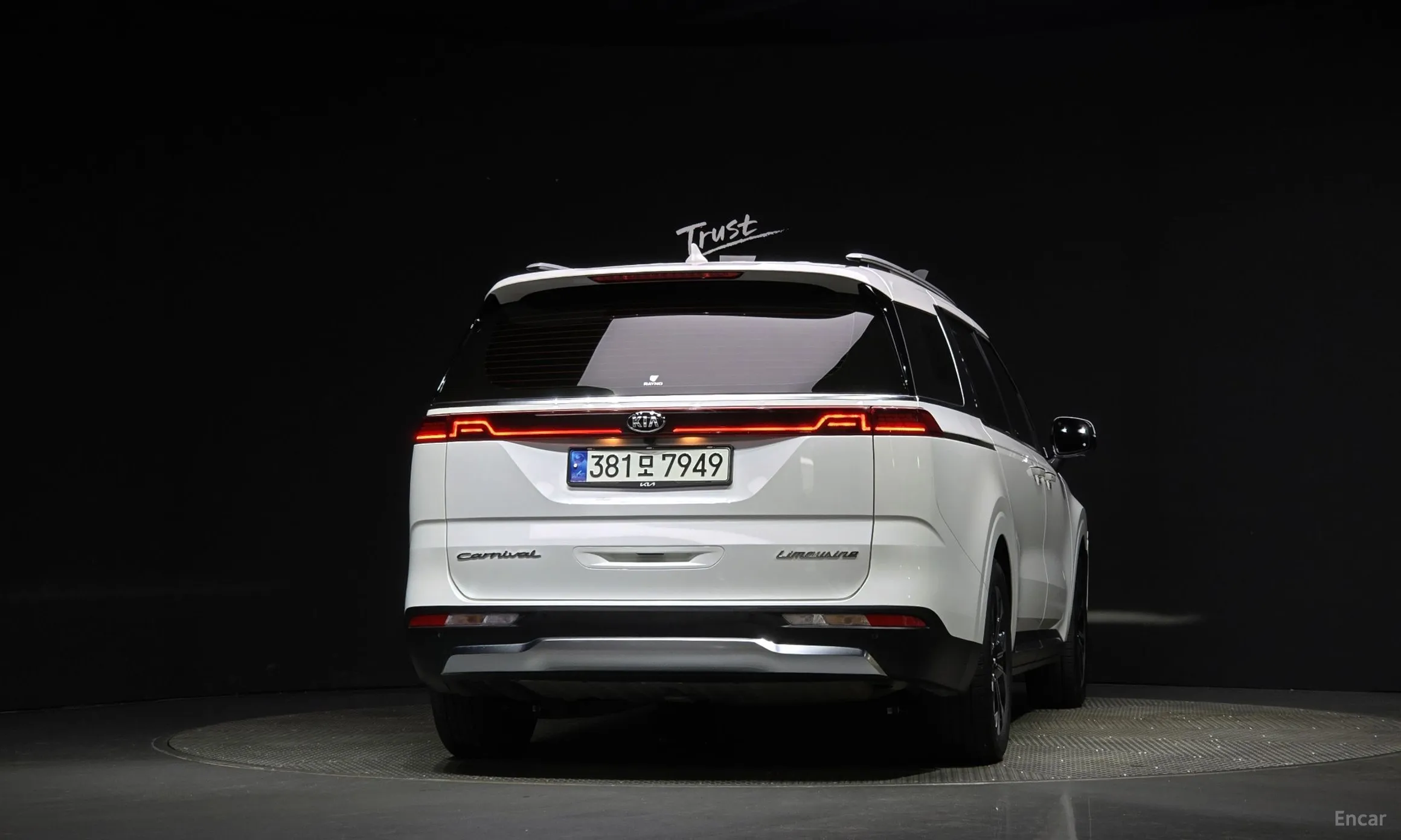 Kia Carnival Gen 4 превью 3