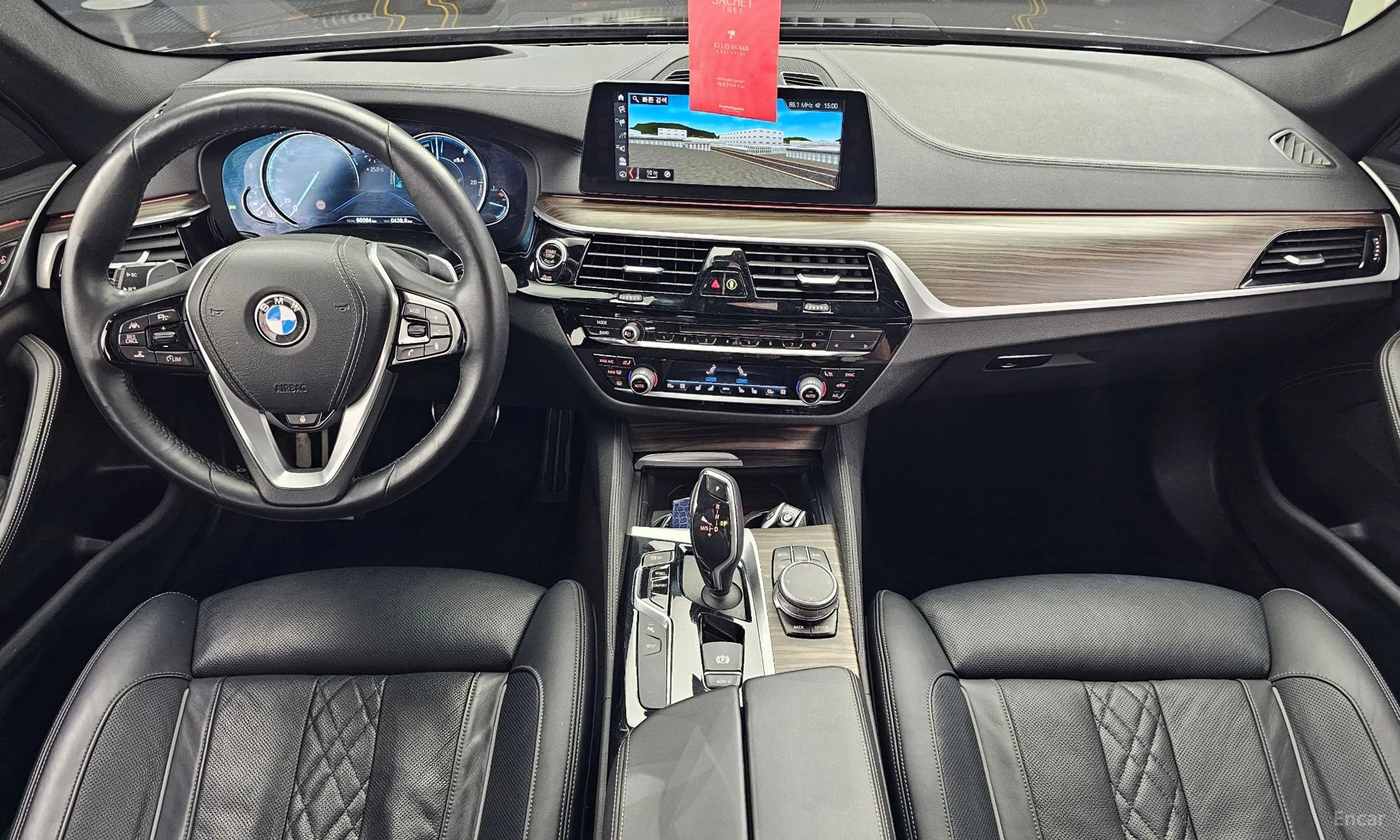 BMW 5 Series (G30) превью 4