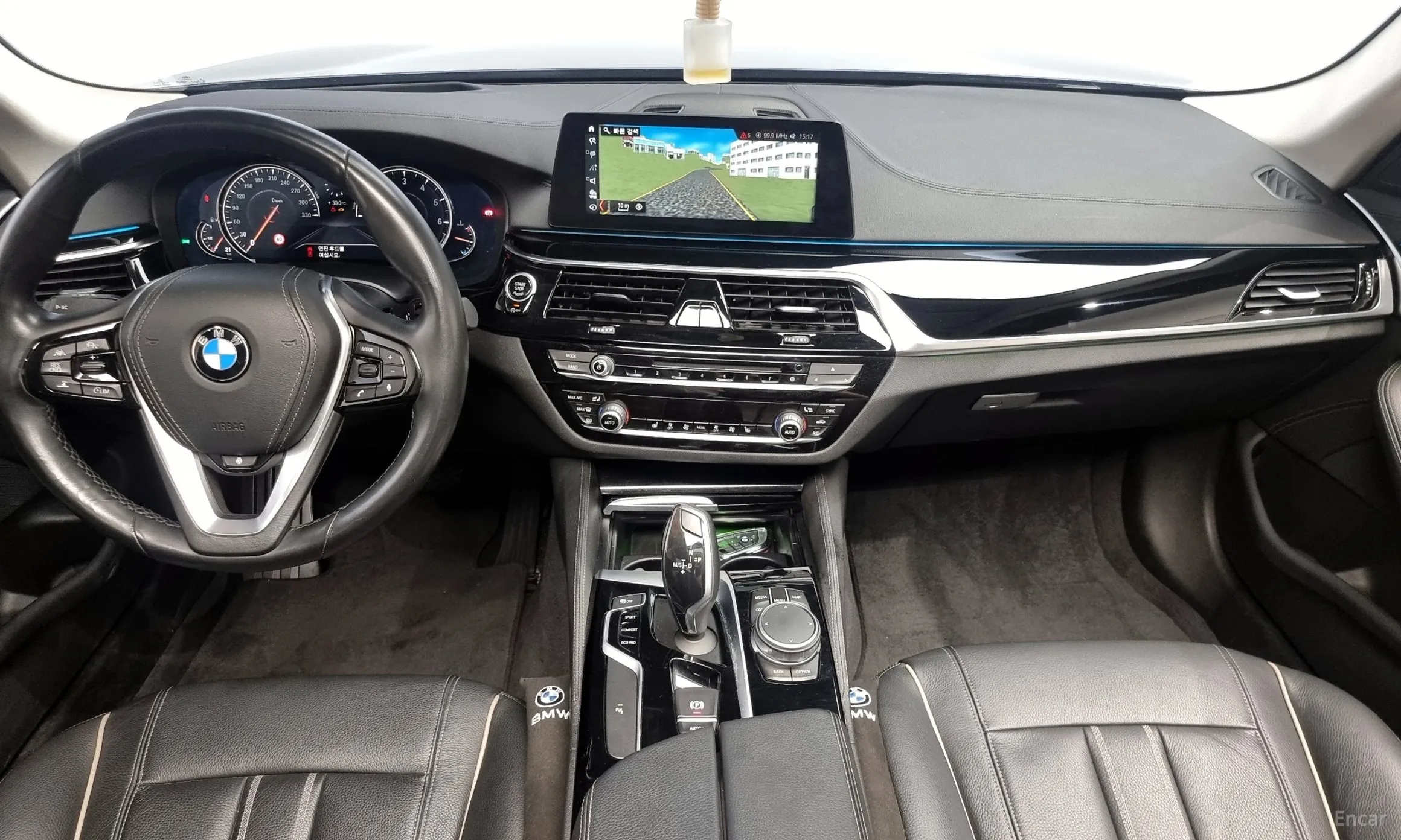 BMW 5 Series (G30) превью 4