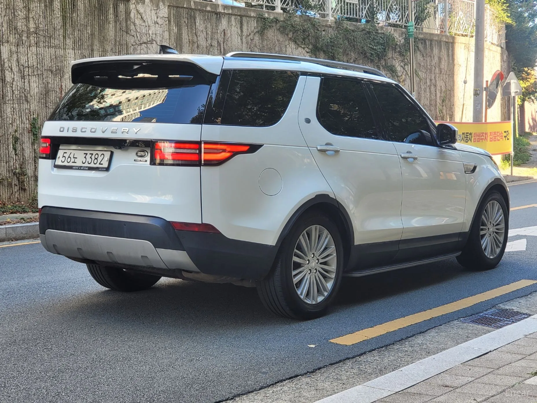 Land Rover Discovery 5 превью 3