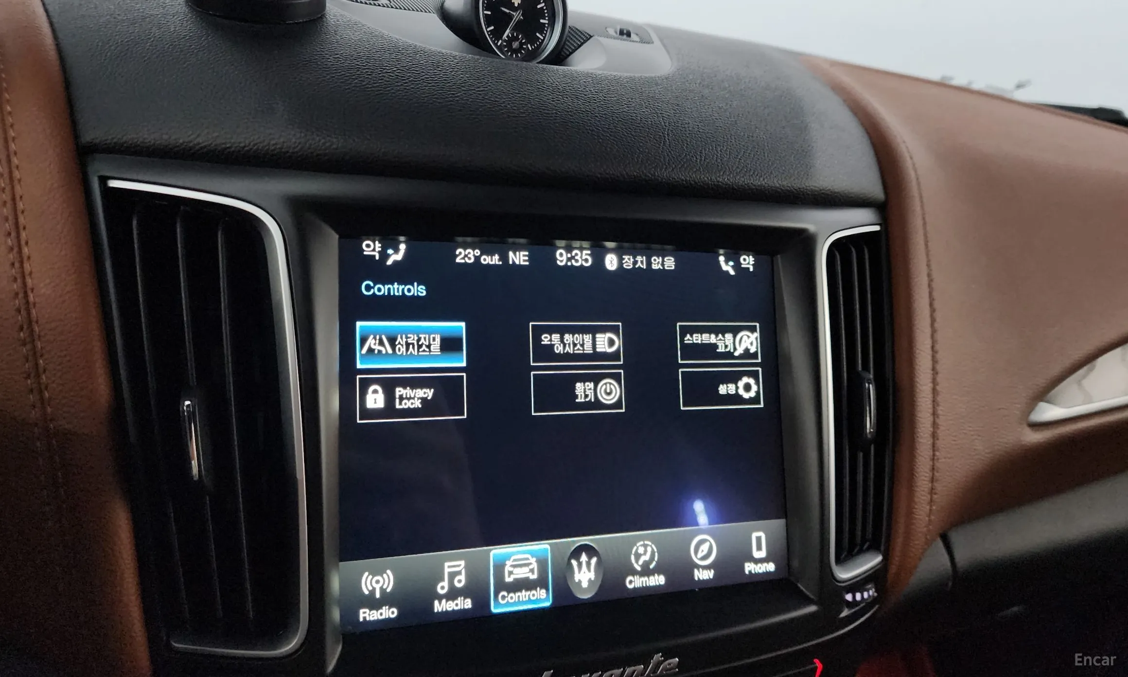 Maserati Levante превью 15