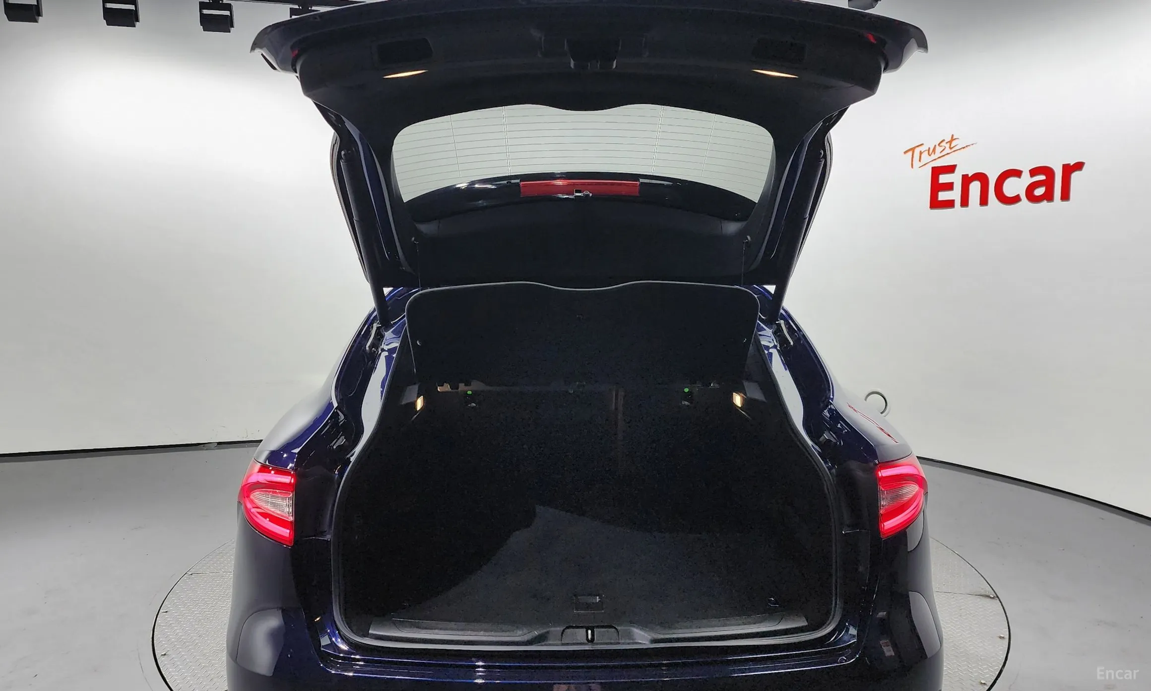 Maserati Levante превью 20