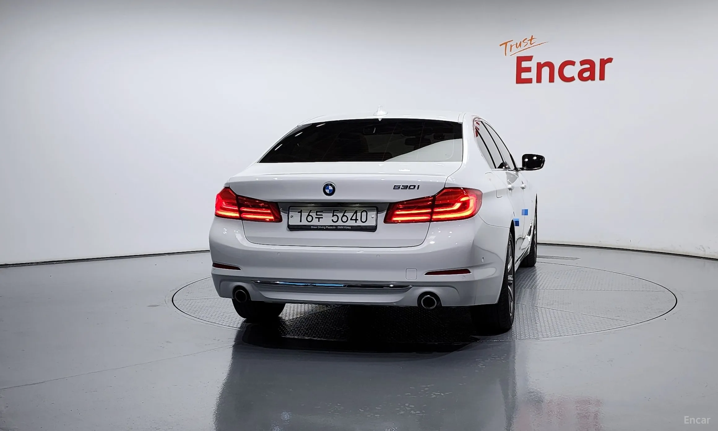 BMW 5 Series (G30) превью 3