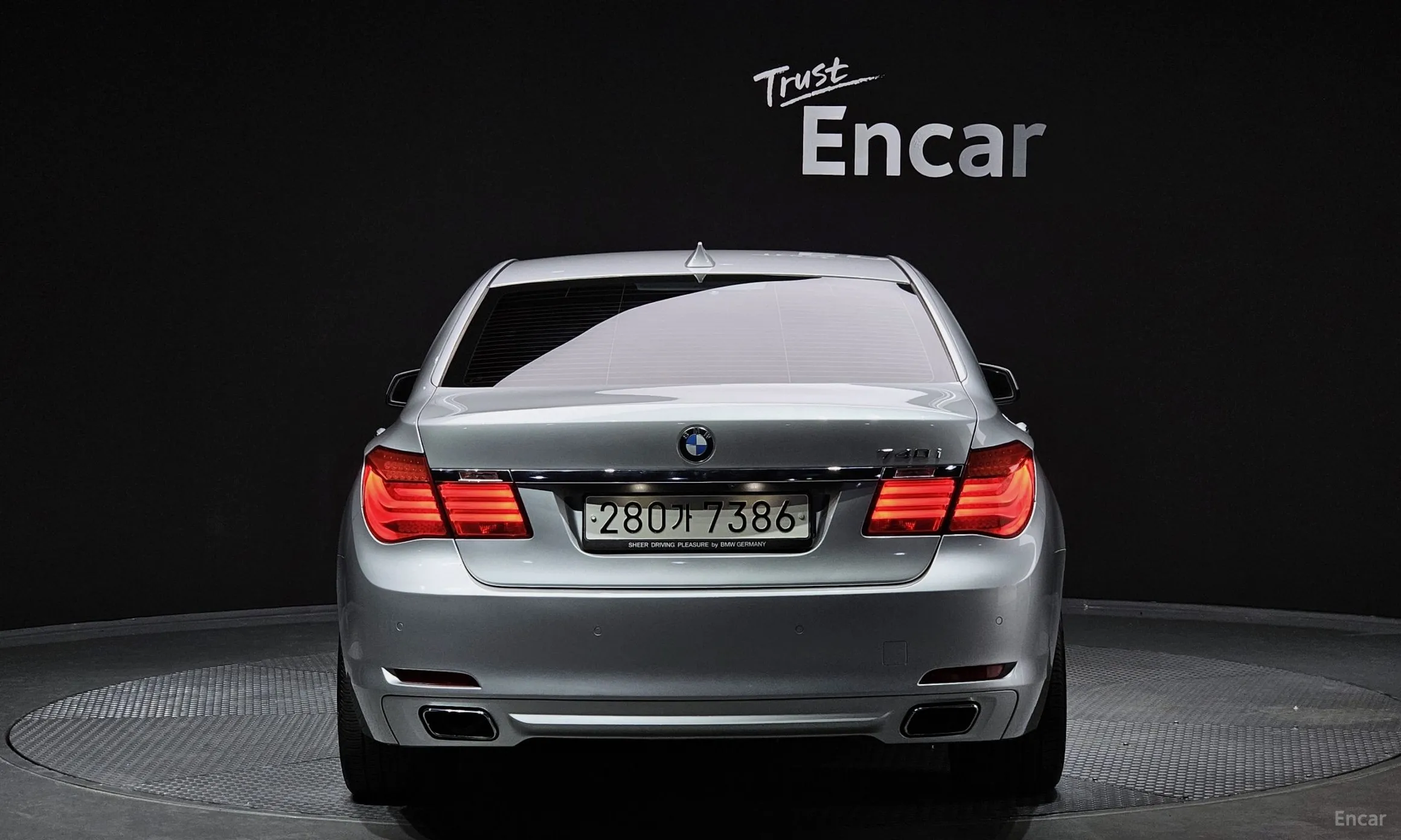BMW 7 Series (F01) превью 3