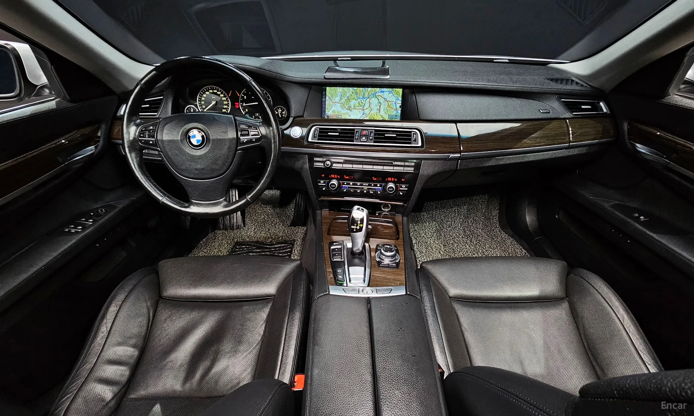 BMW 7 Series (F01) превью 4
