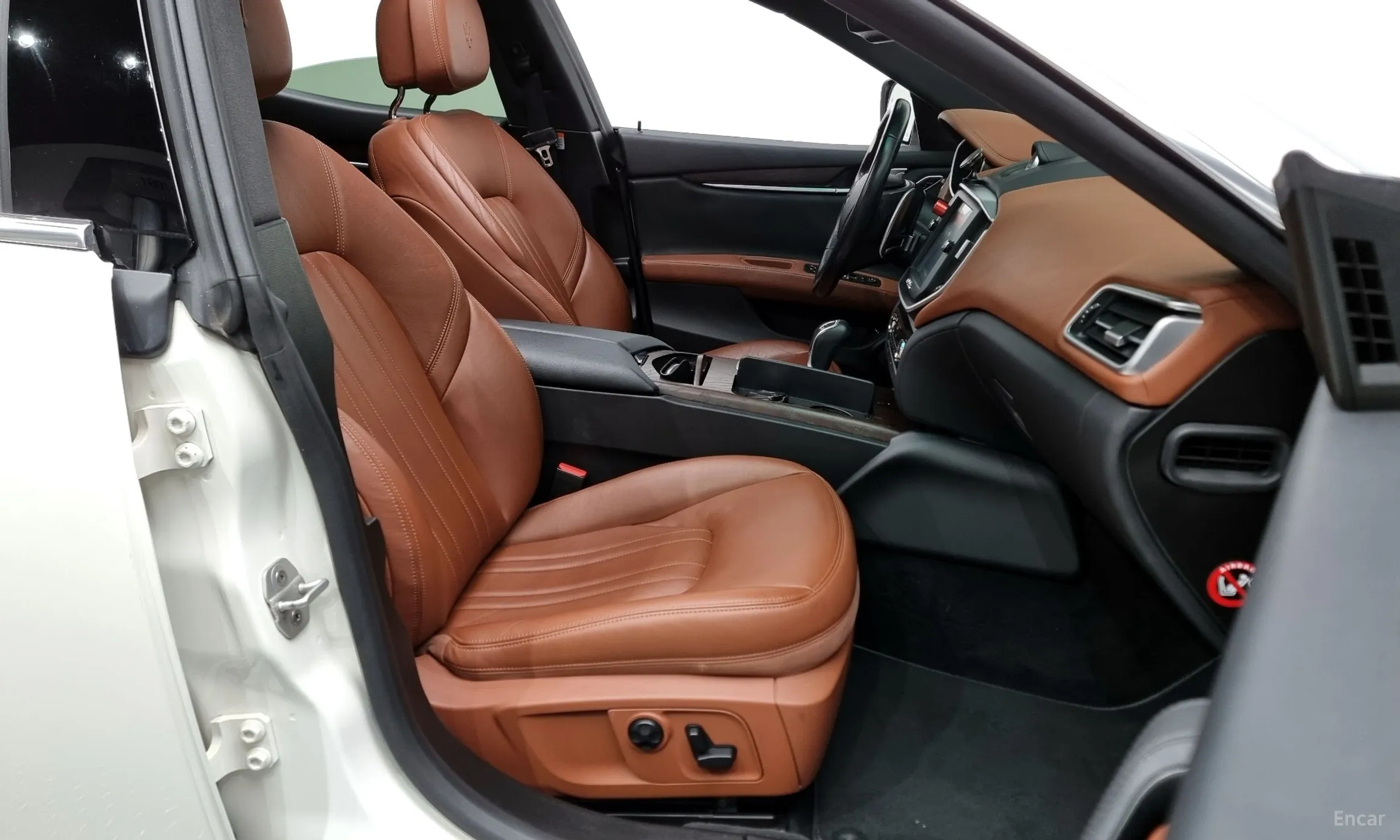 Maserati Ghibli превью 10