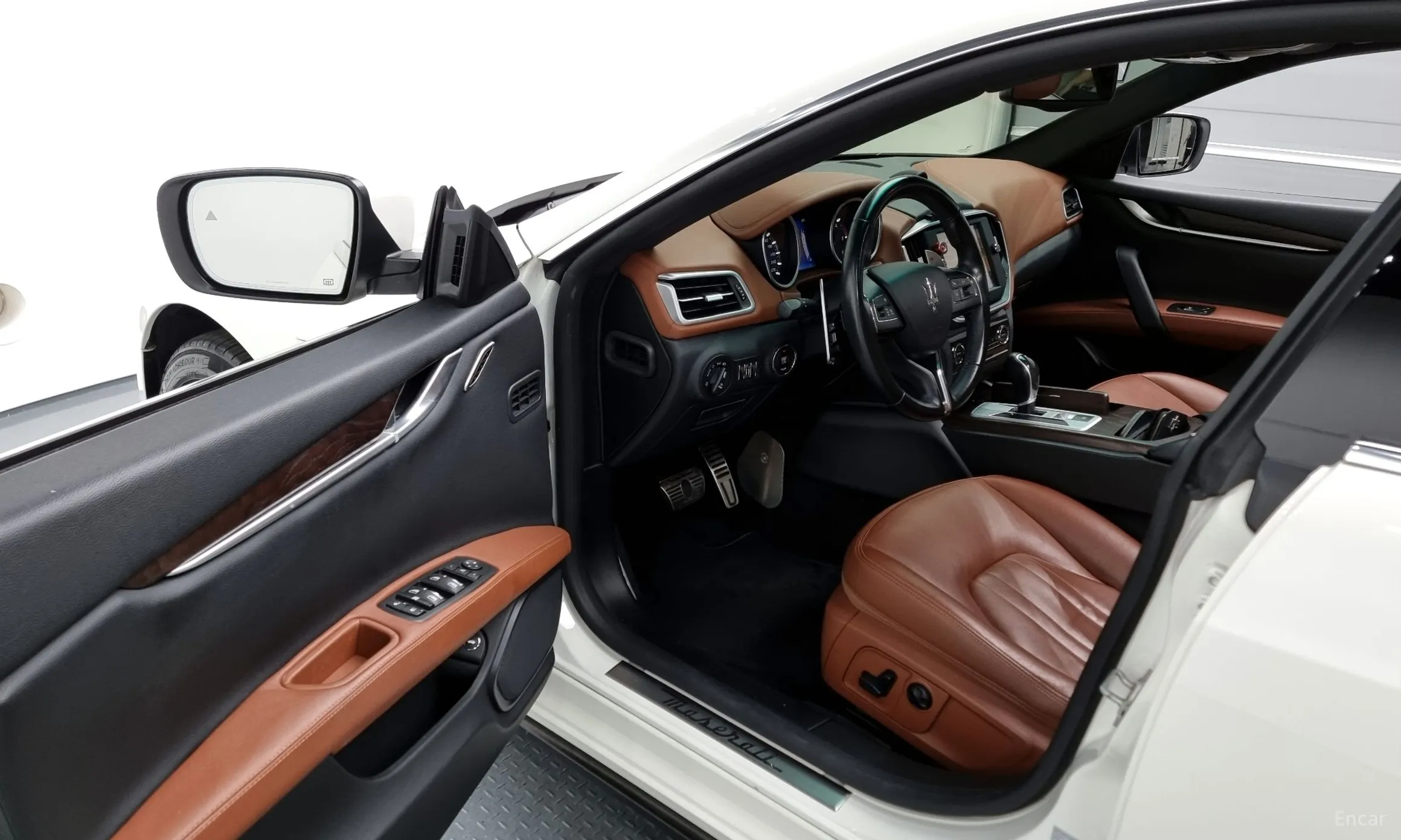Maserati Ghibli превью 11