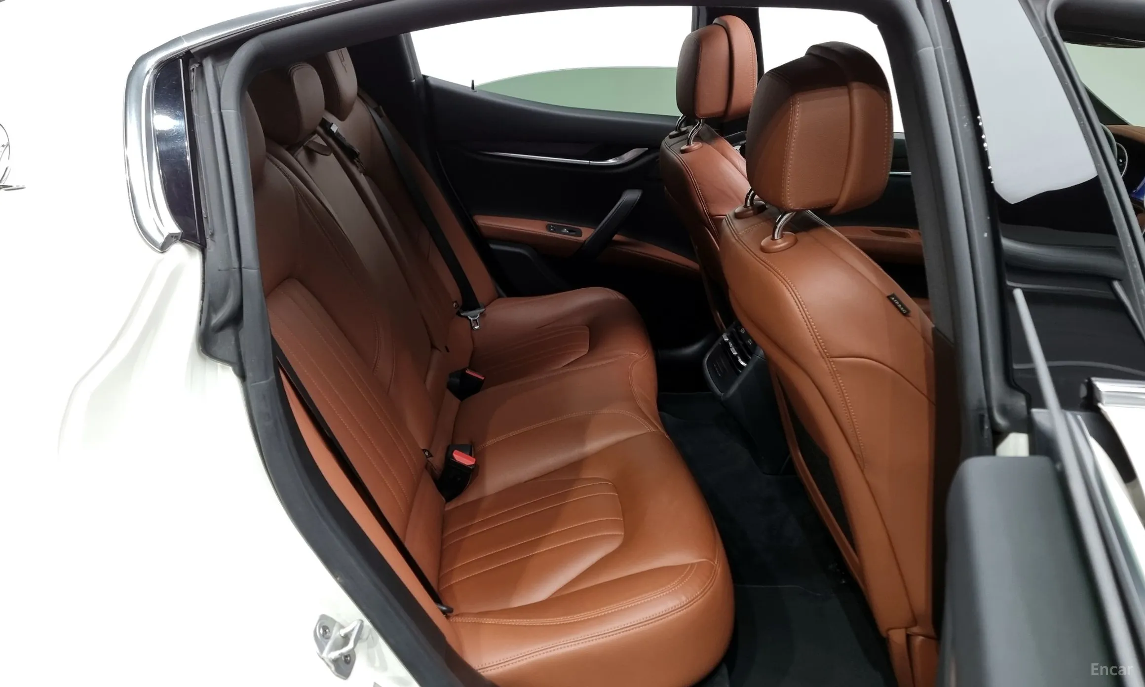 Maserati Ghibli превью 12