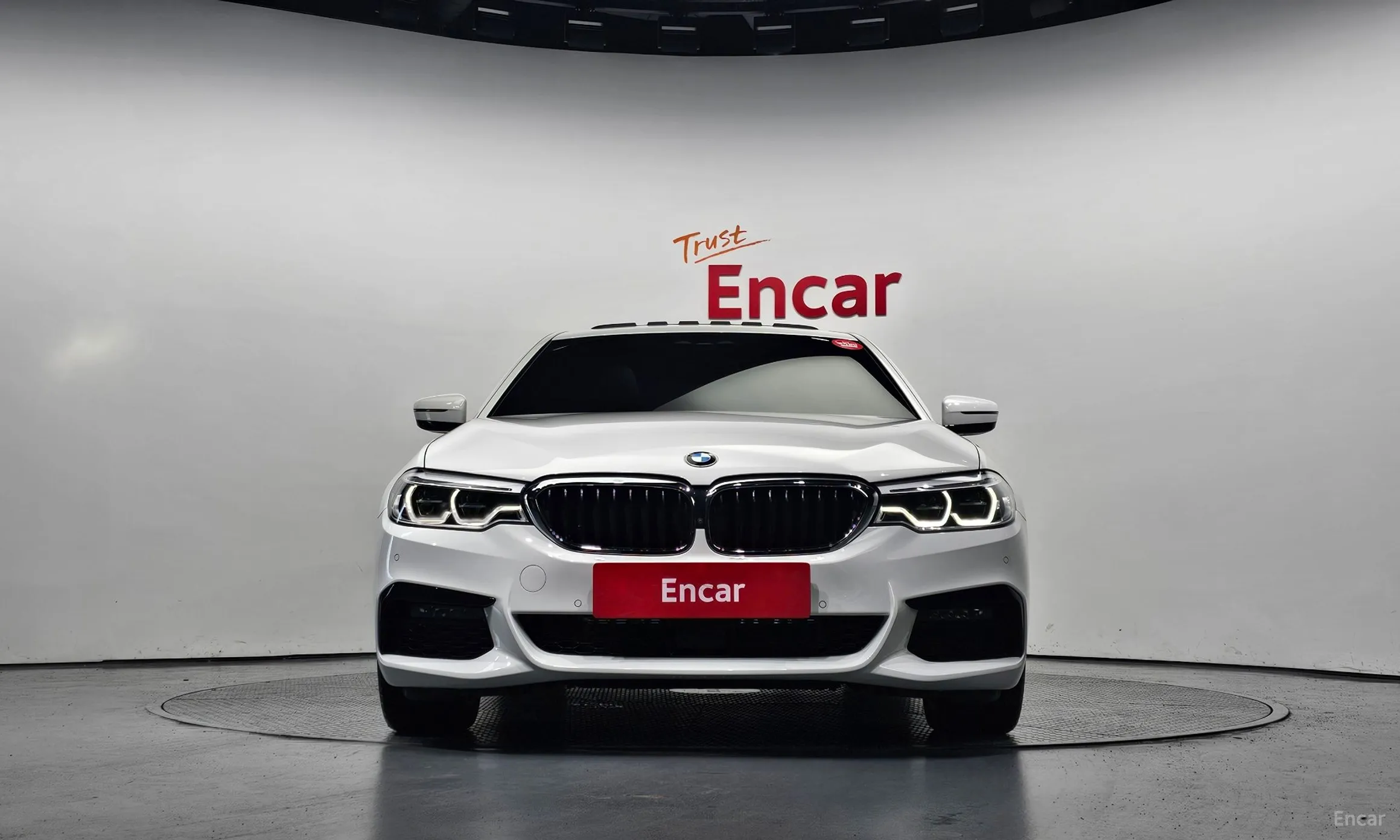 BMW 5 Series (G30) превью 2