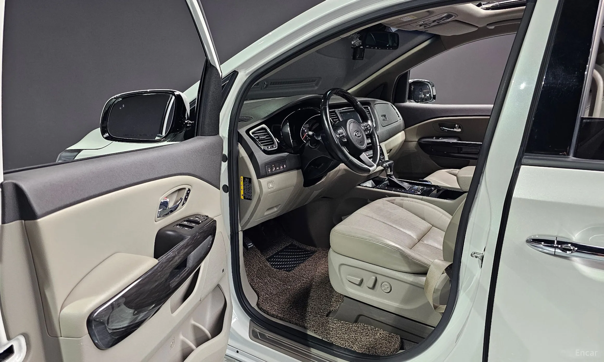 Kia Carnival превью 11