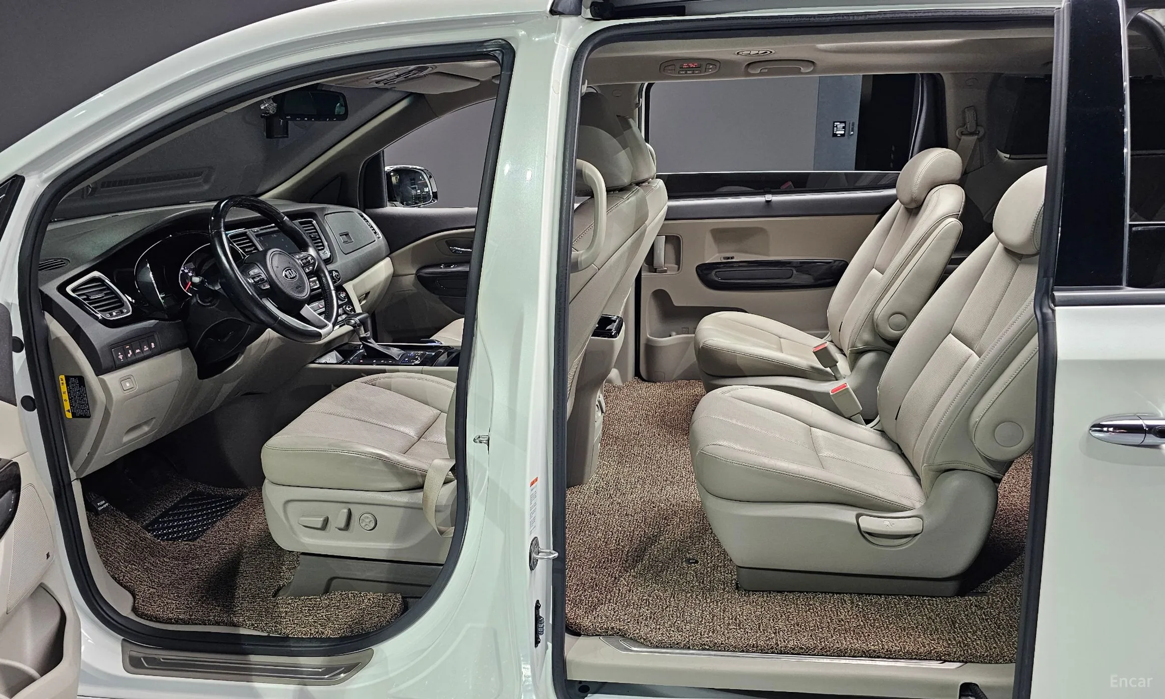 Kia Carnival превью 17