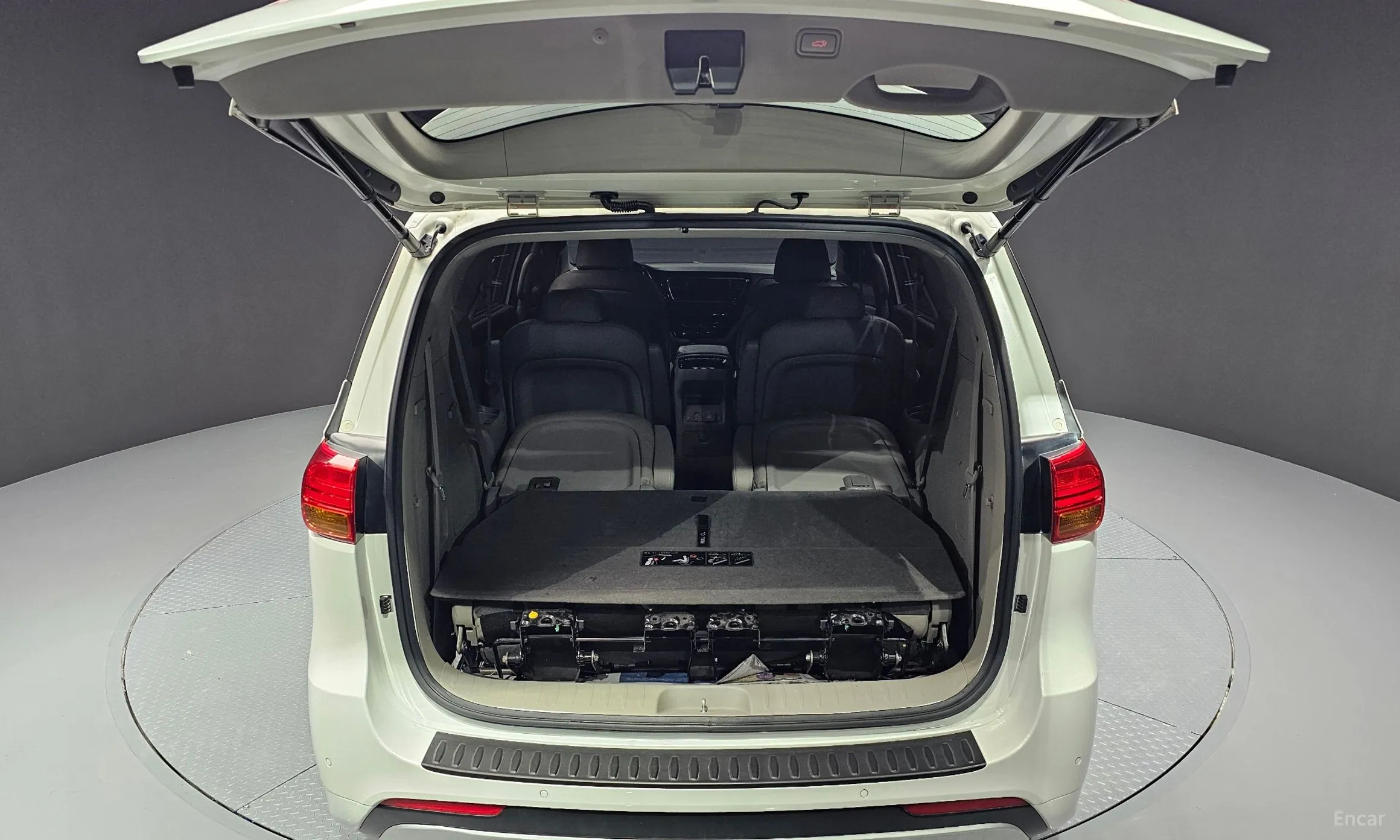 Kia Carnival превью 19
