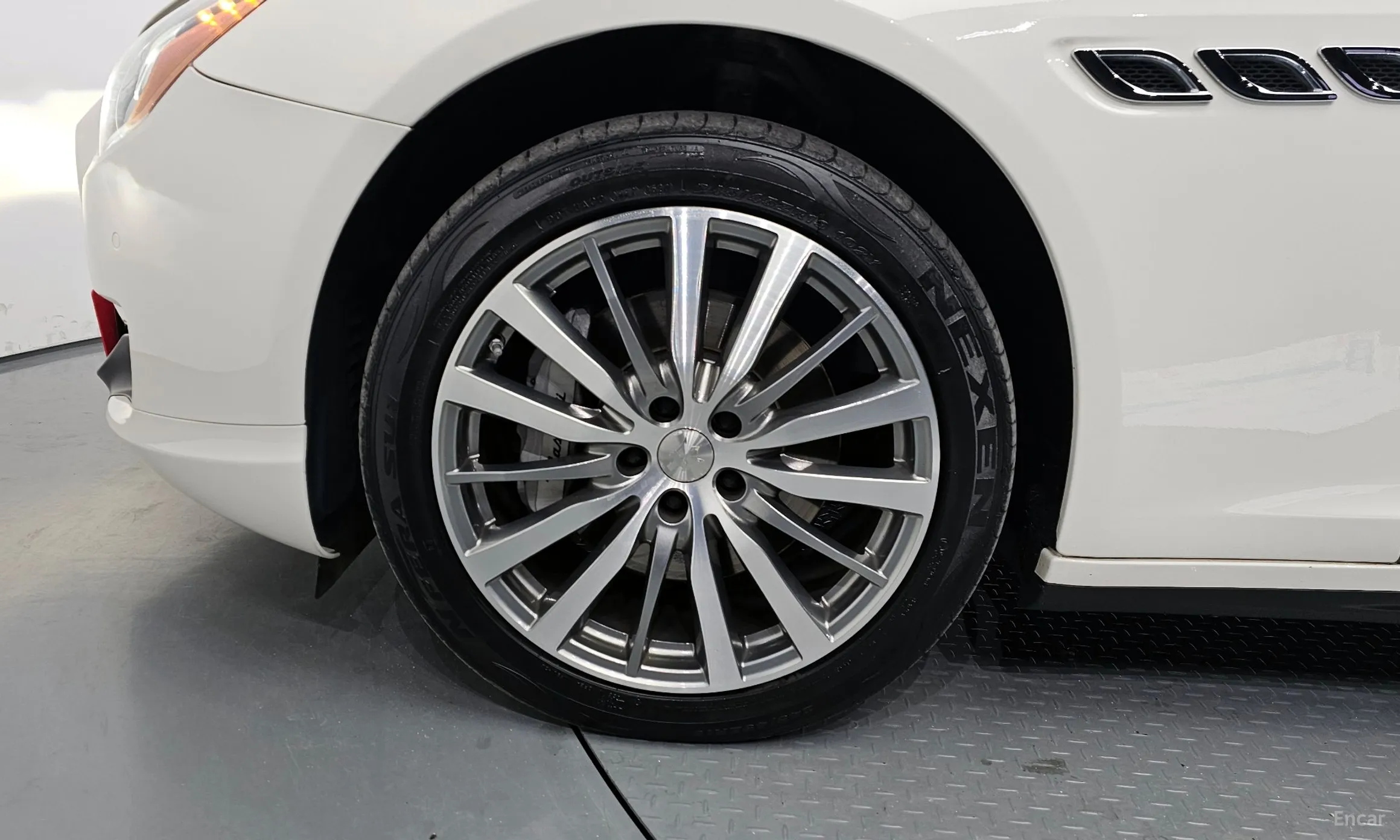 Maserati Quattroporte превью 5