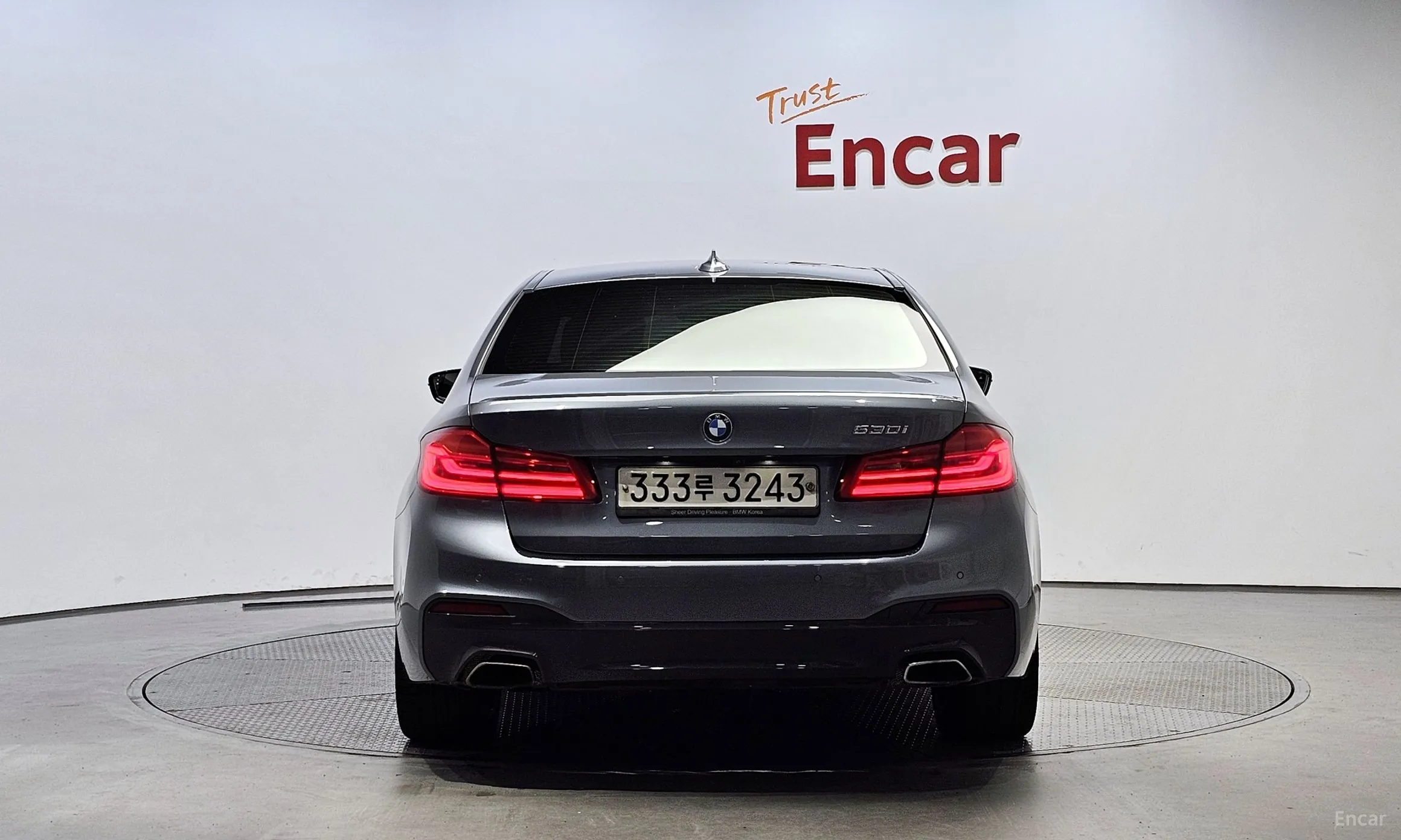 BMW 5 Series (G30) превью 3