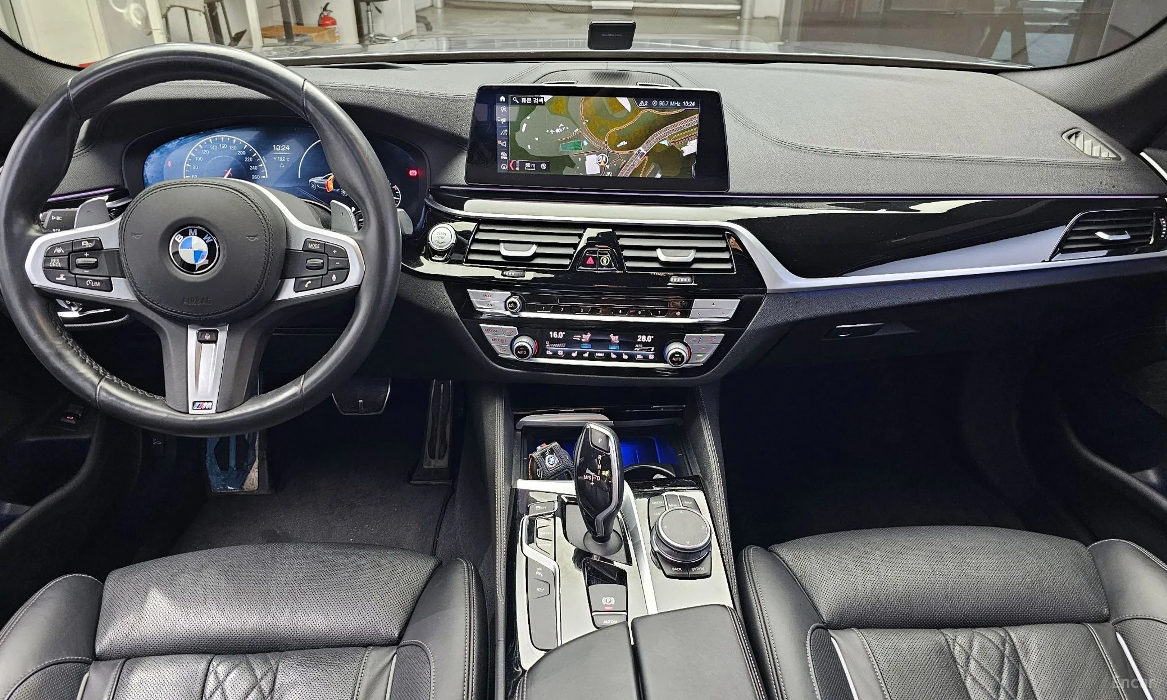BMW 5 Series (G30) превью 4
