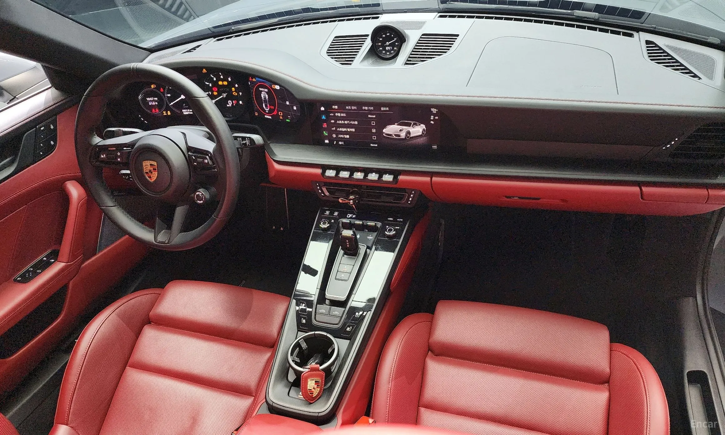 Porsche 911 (992) превью 4