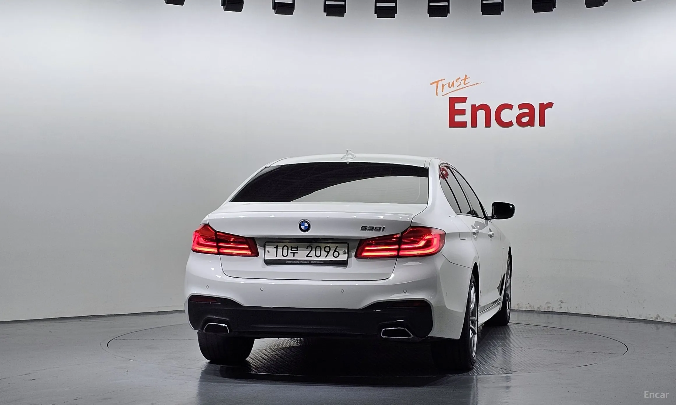 BMW 5 Series (G30) превью 3