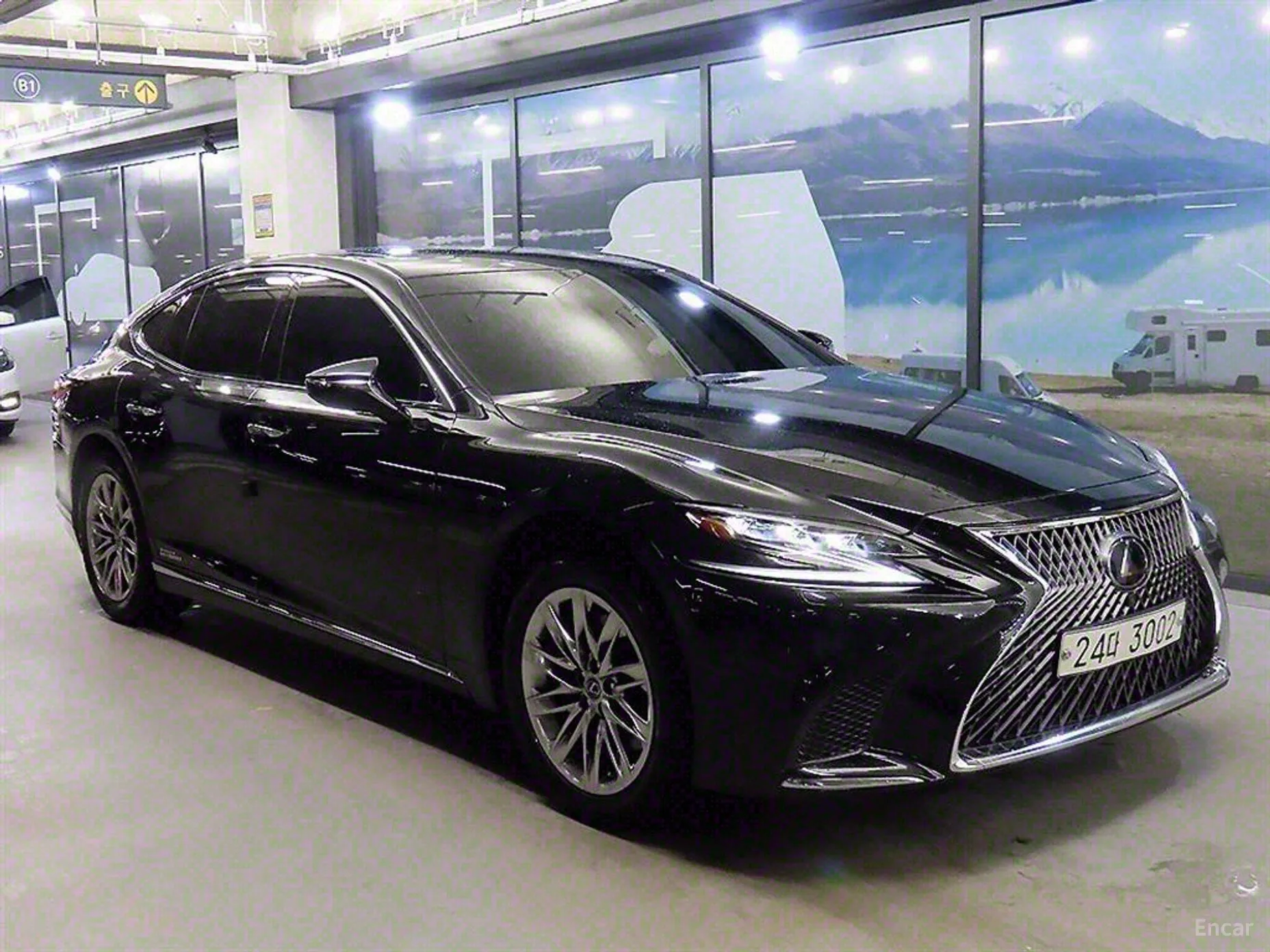 Lexus LS500h Gen 5