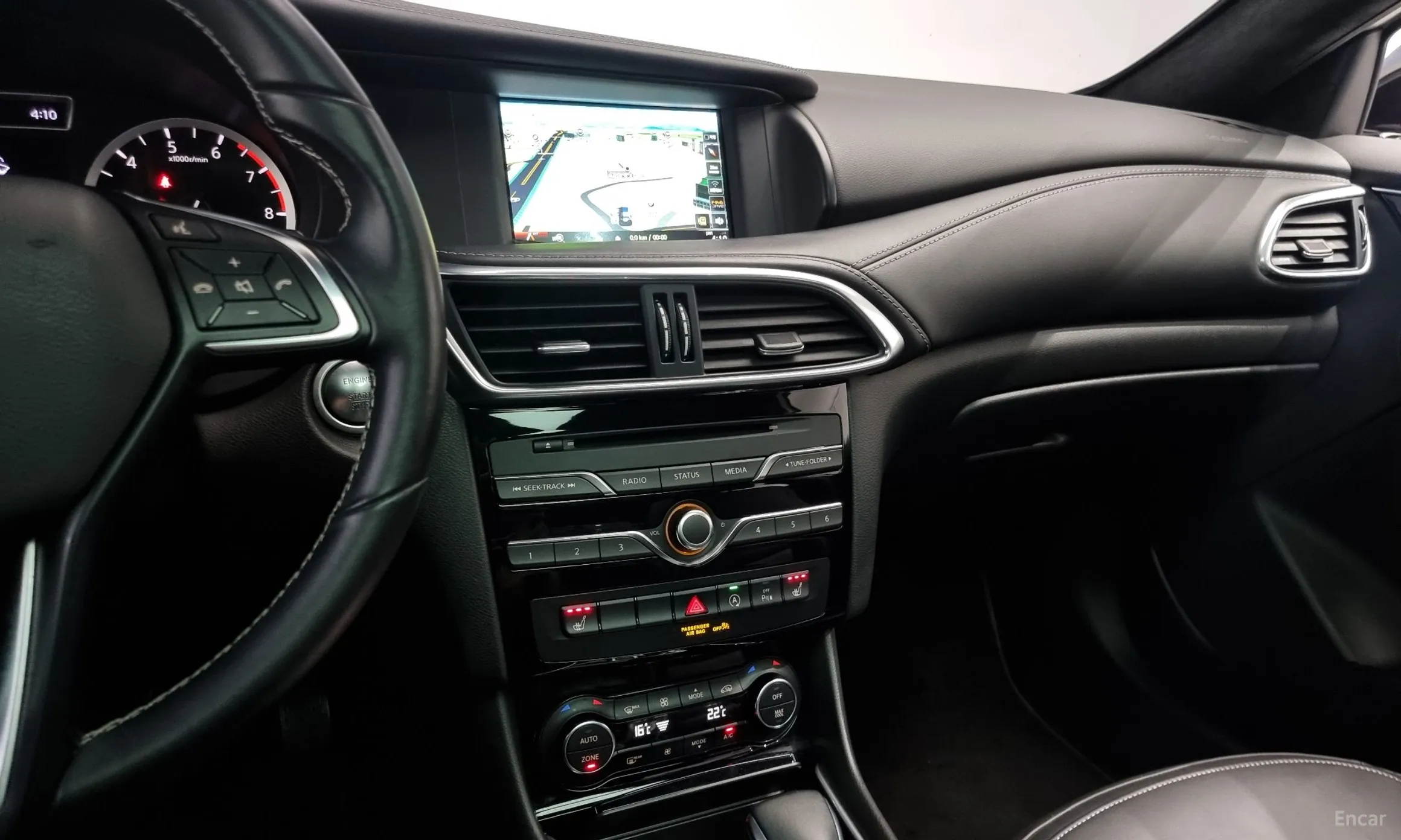 Infiniti Q30 превью 14