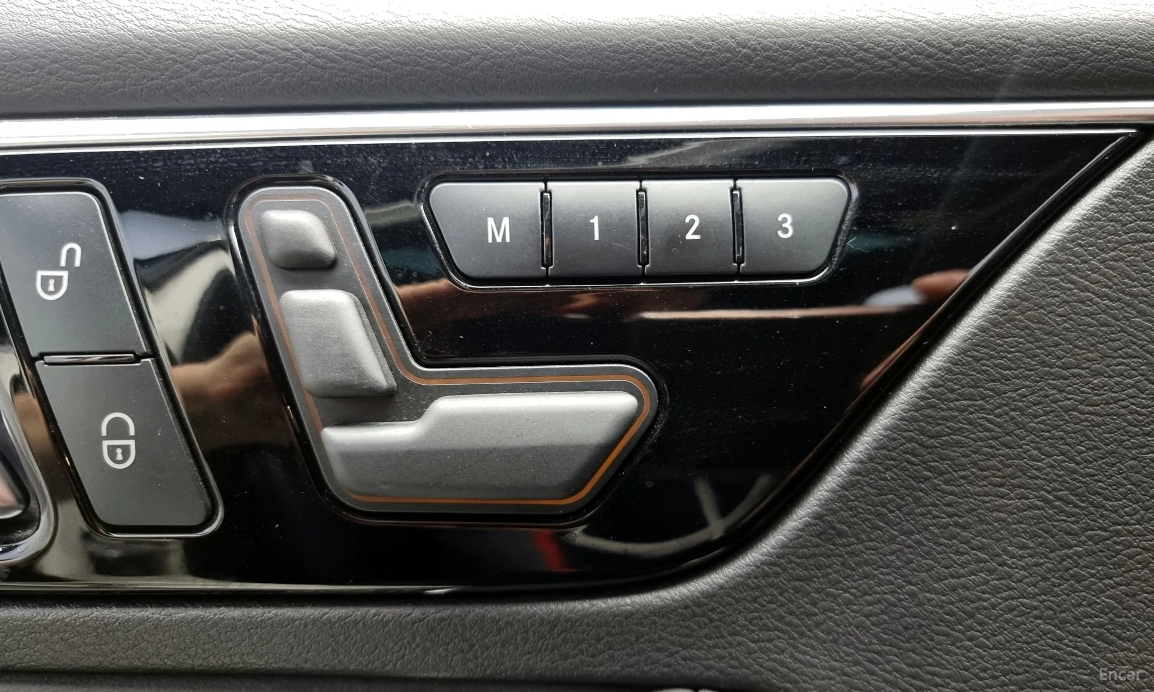 Infiniti Q30 превью 17