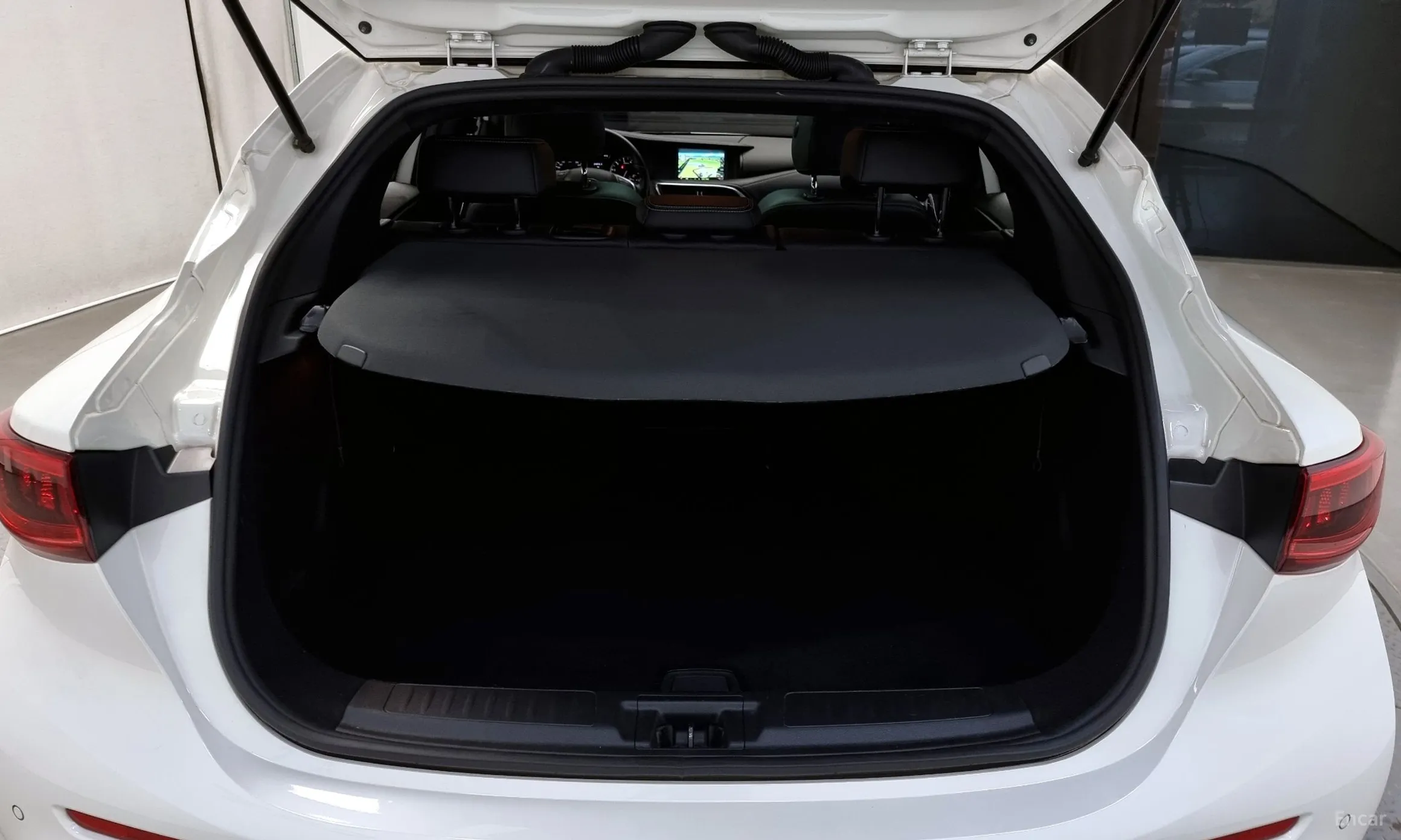 Infiniti Q30 превью 20