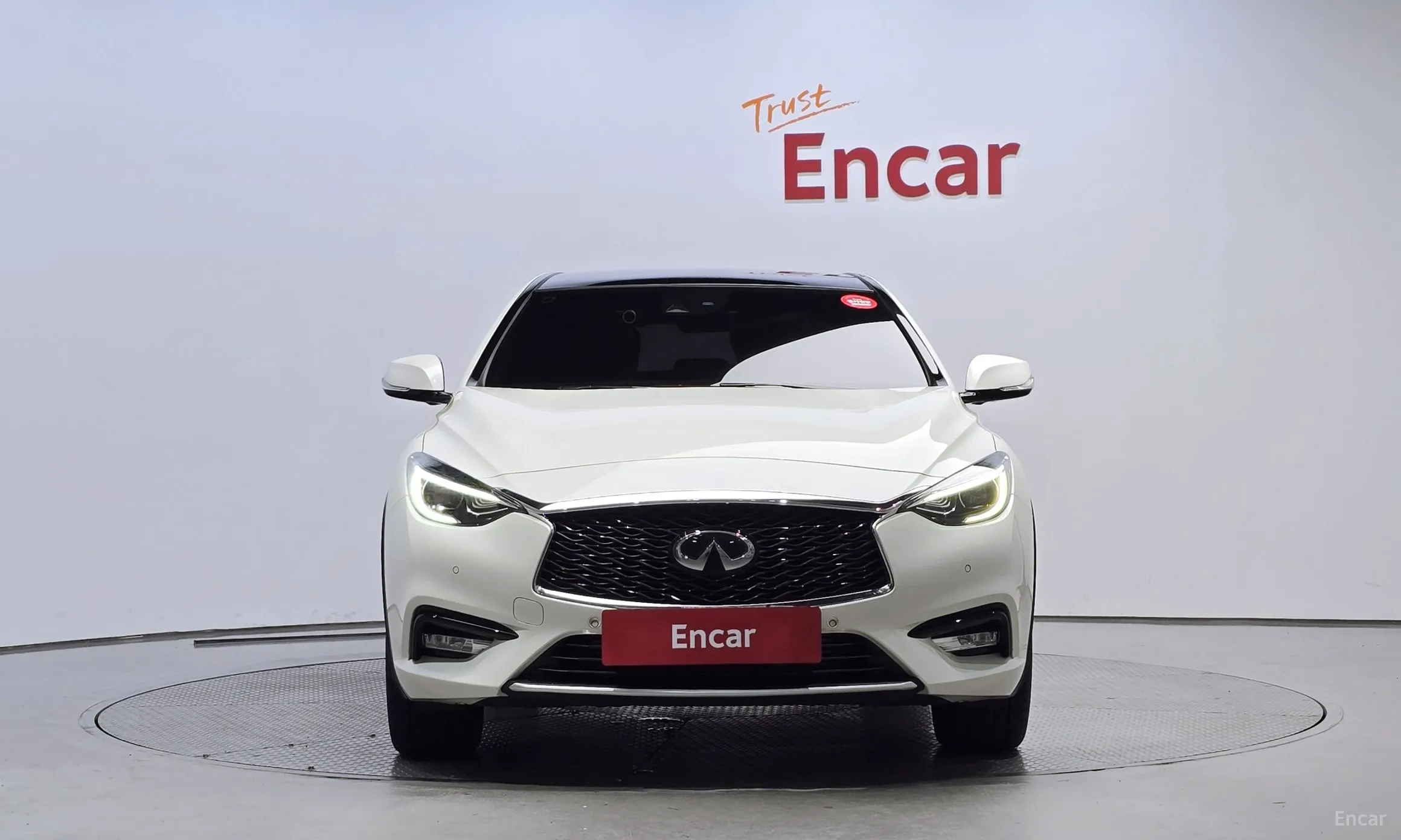 Infiniti Q30 превью 3