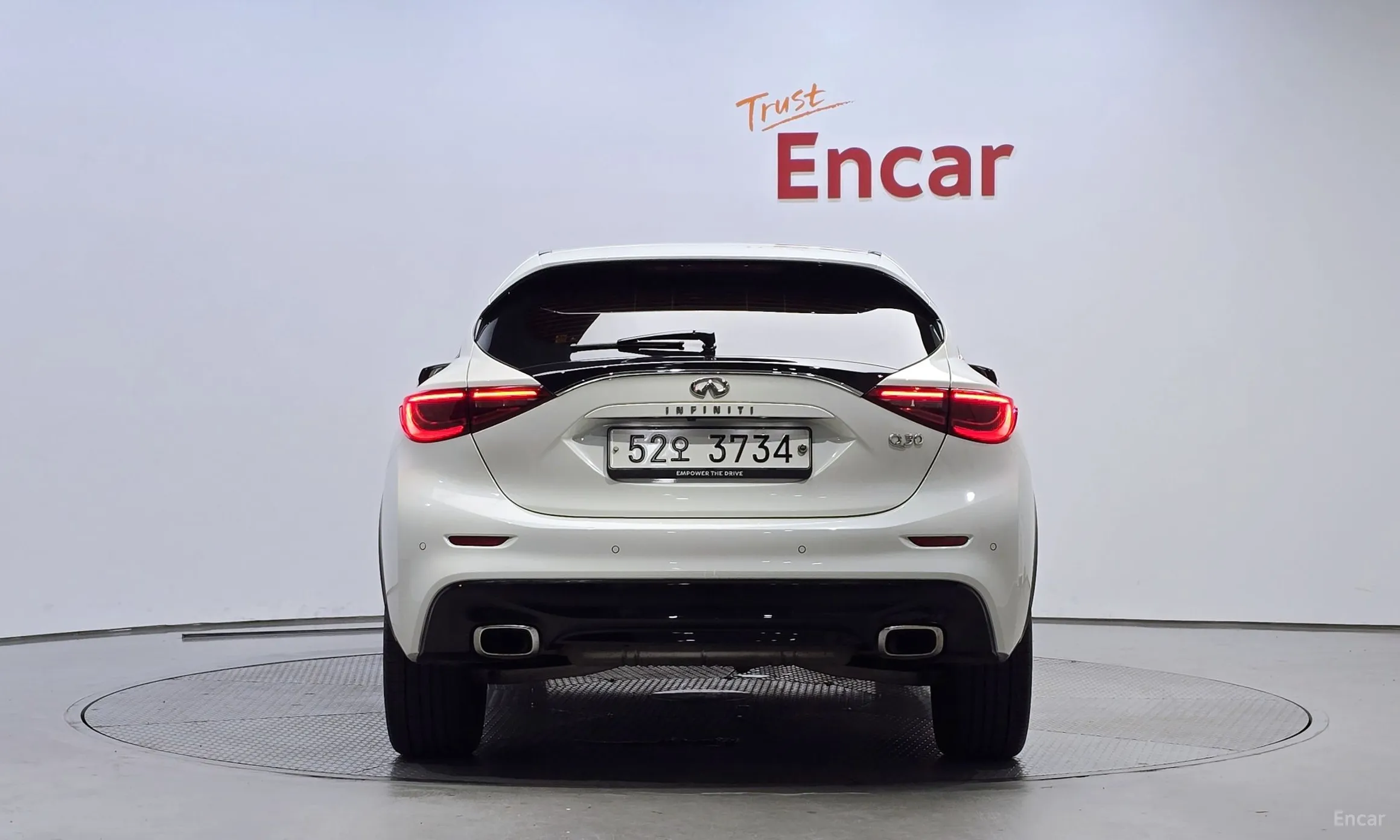 Infiniti Q30 превью 4