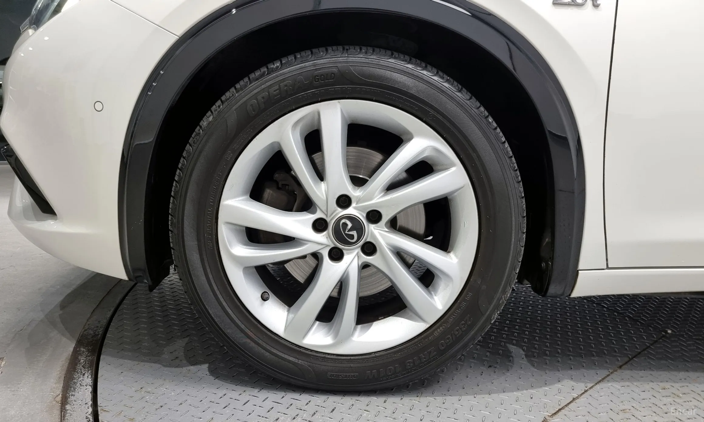 Infiniti Q30 превью 5