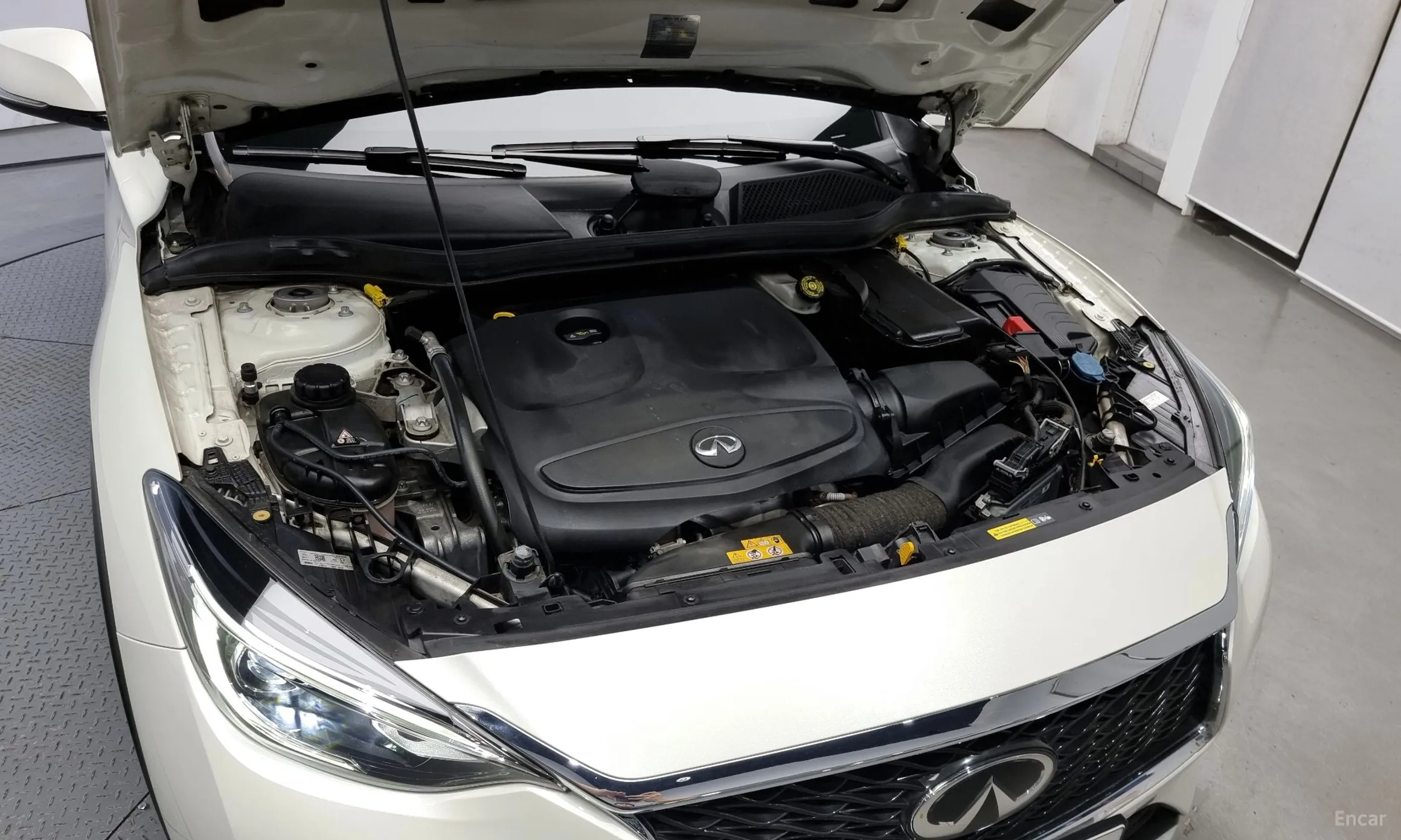 Infiniti Q30 превью 6