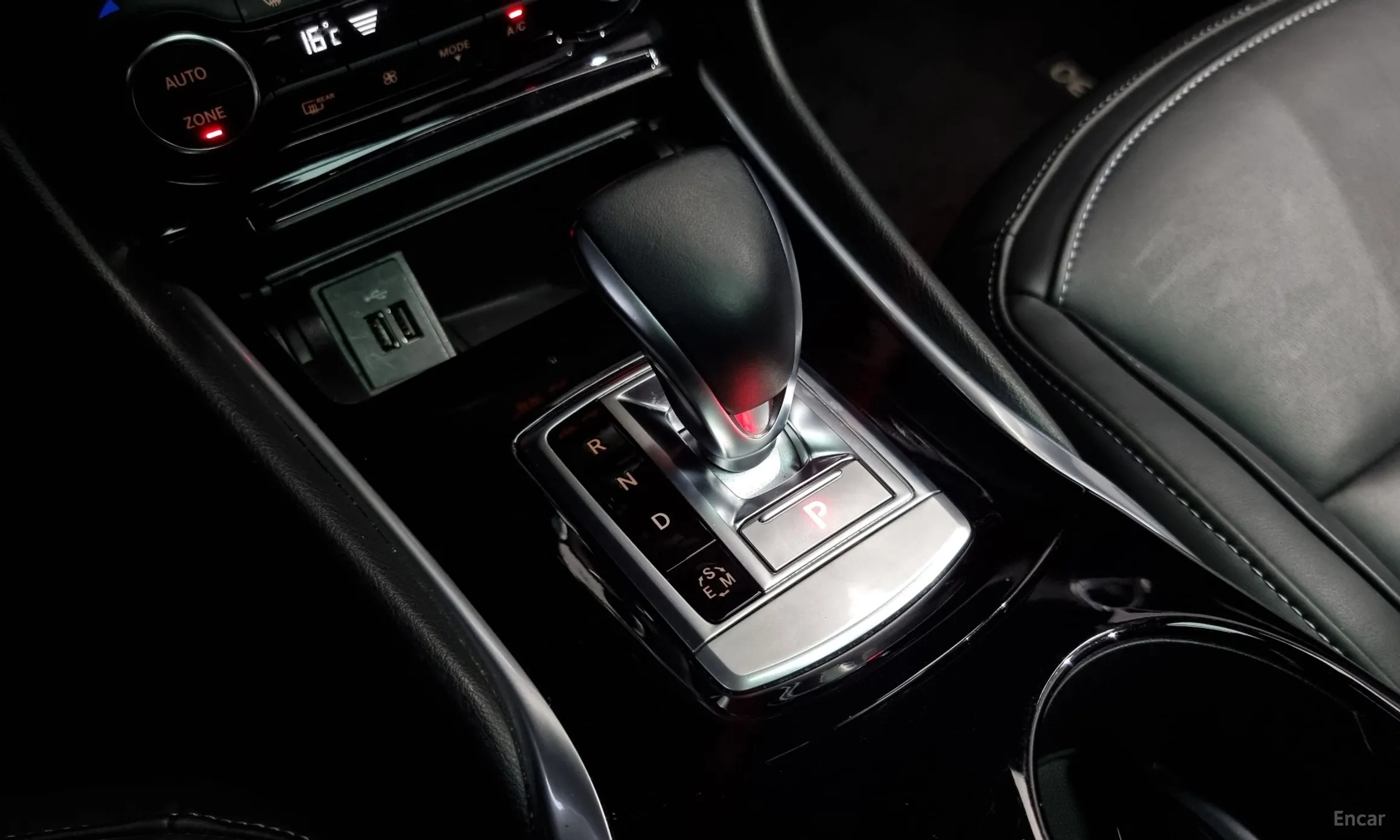 Infiniti Q30 превью 9