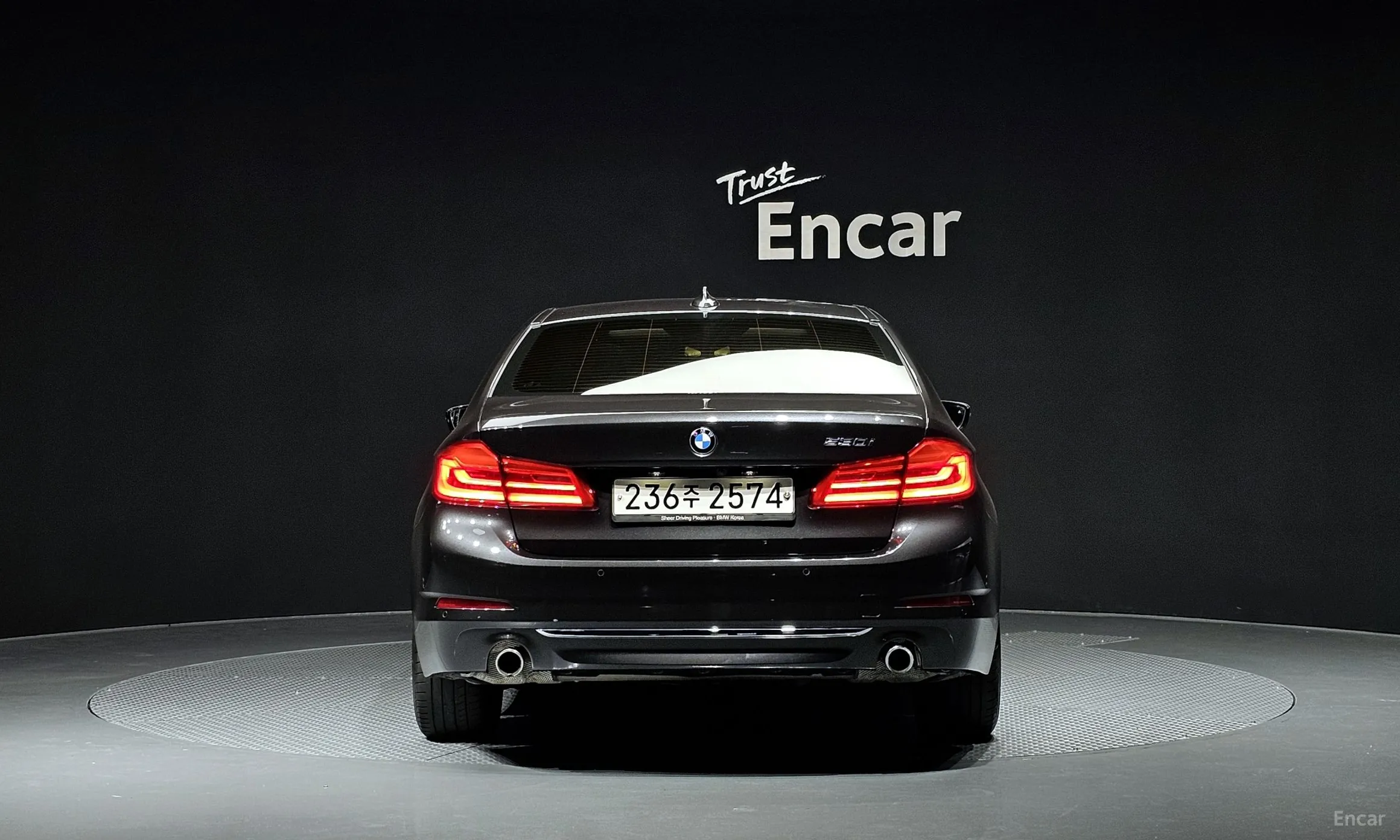 BMW 5 Series (G30) превью 3