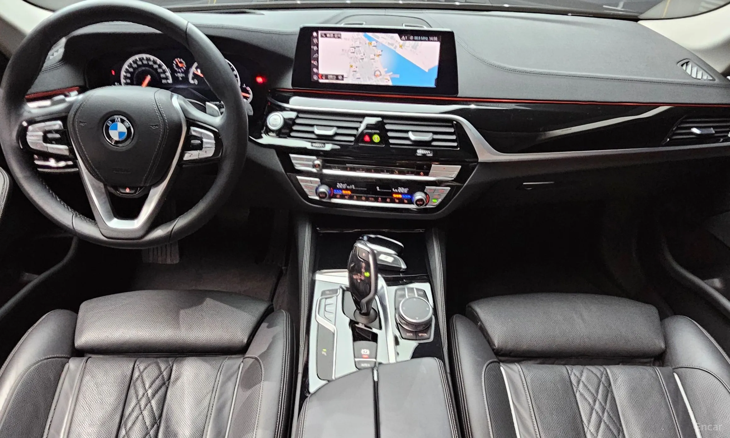 BMW 5 Series (G30) превью 4