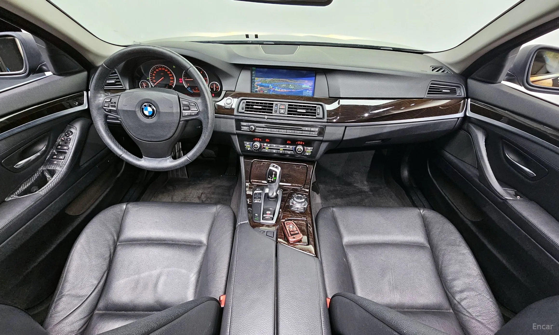 BMW 5 Series (F10) превью 4