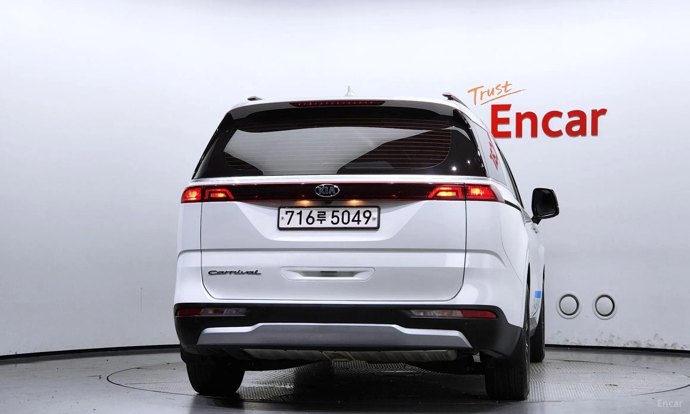 Kia Carnival Gen 4 превью 3