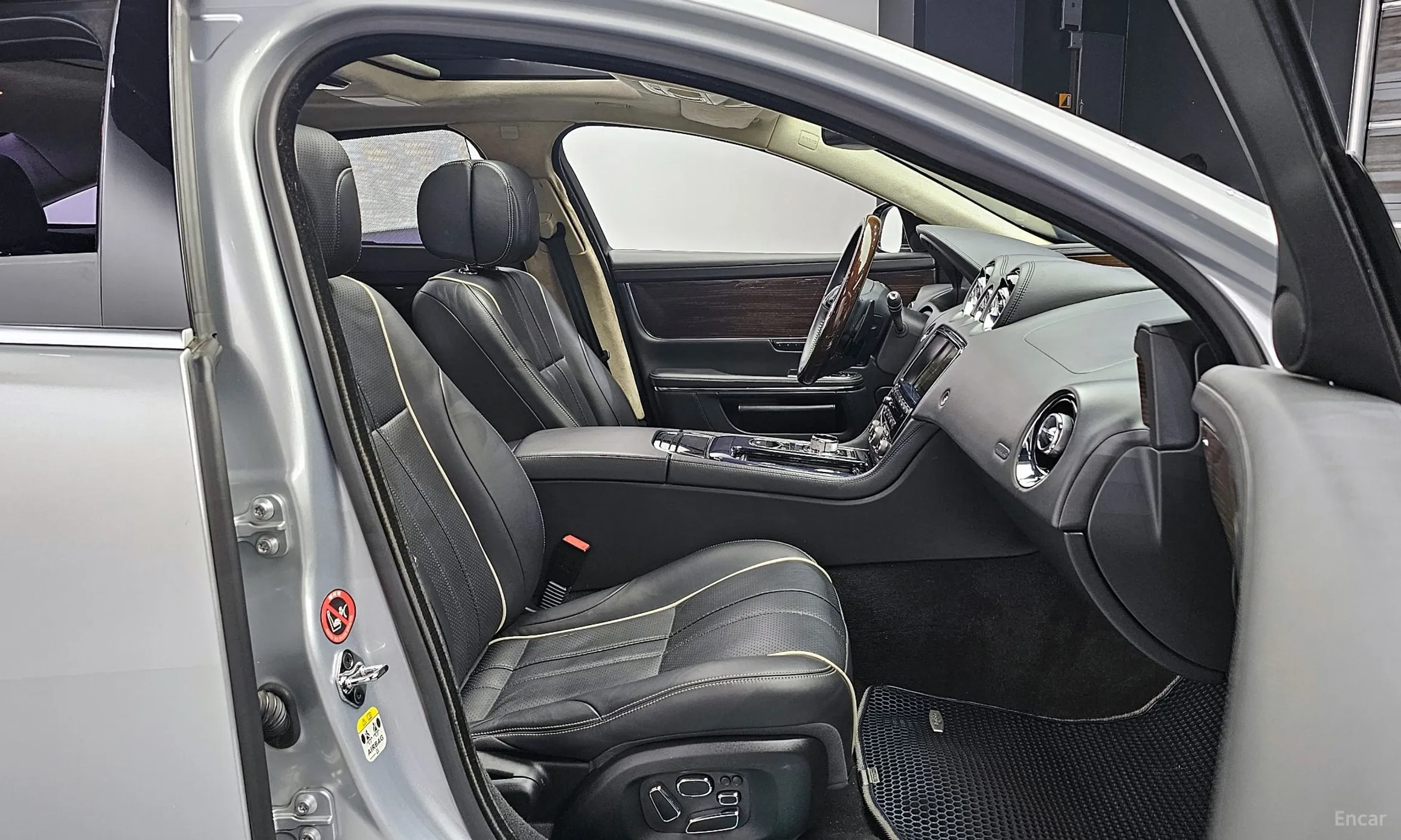 Jaguar All New XJ превью 10