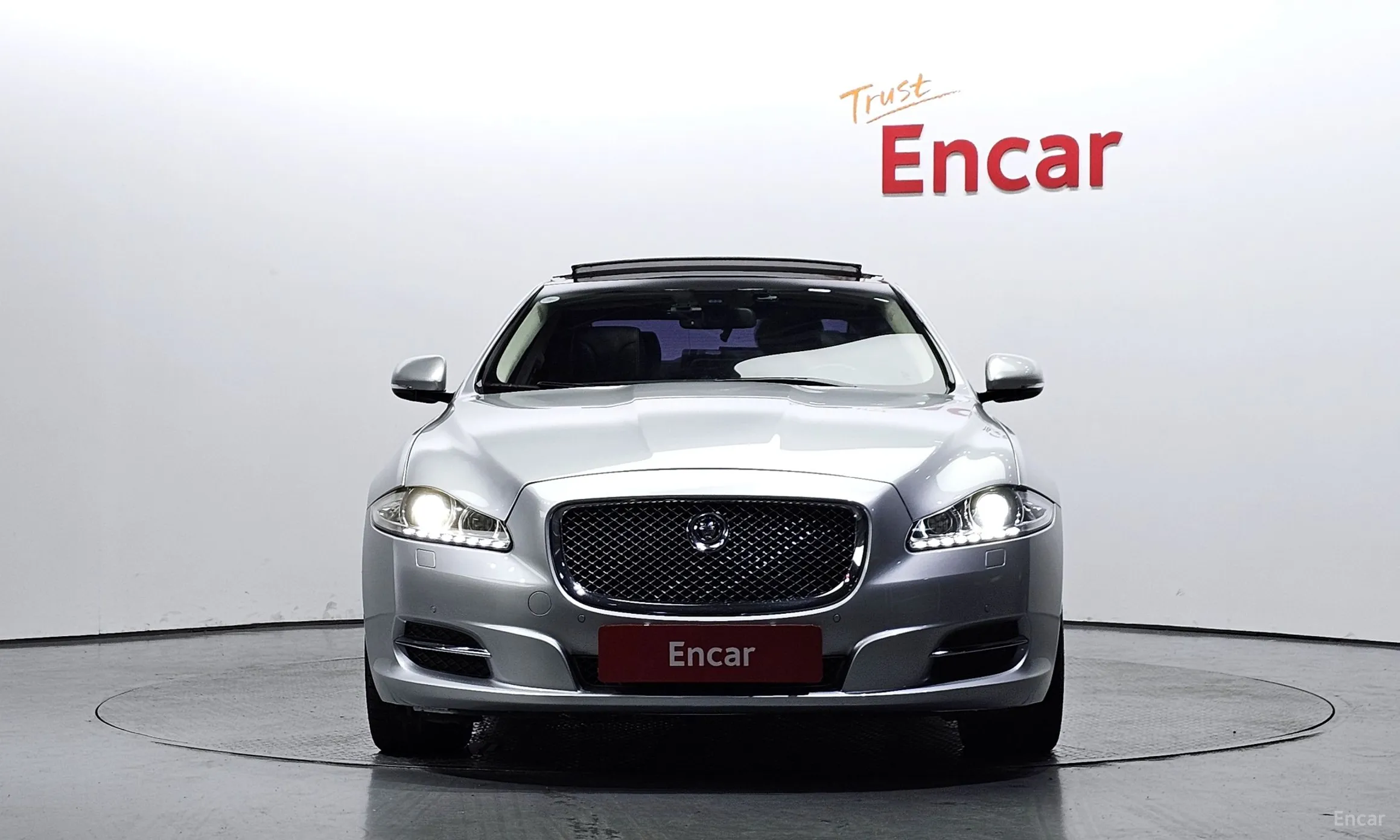 Jaguar All New XJ превью 3