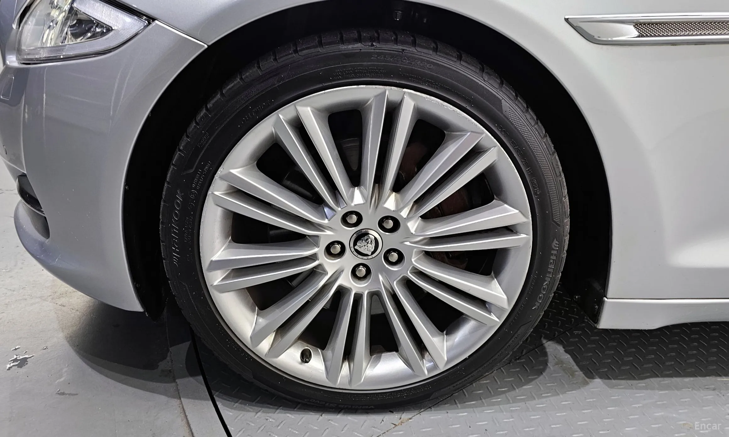 Jaguar All New XJ превью 5