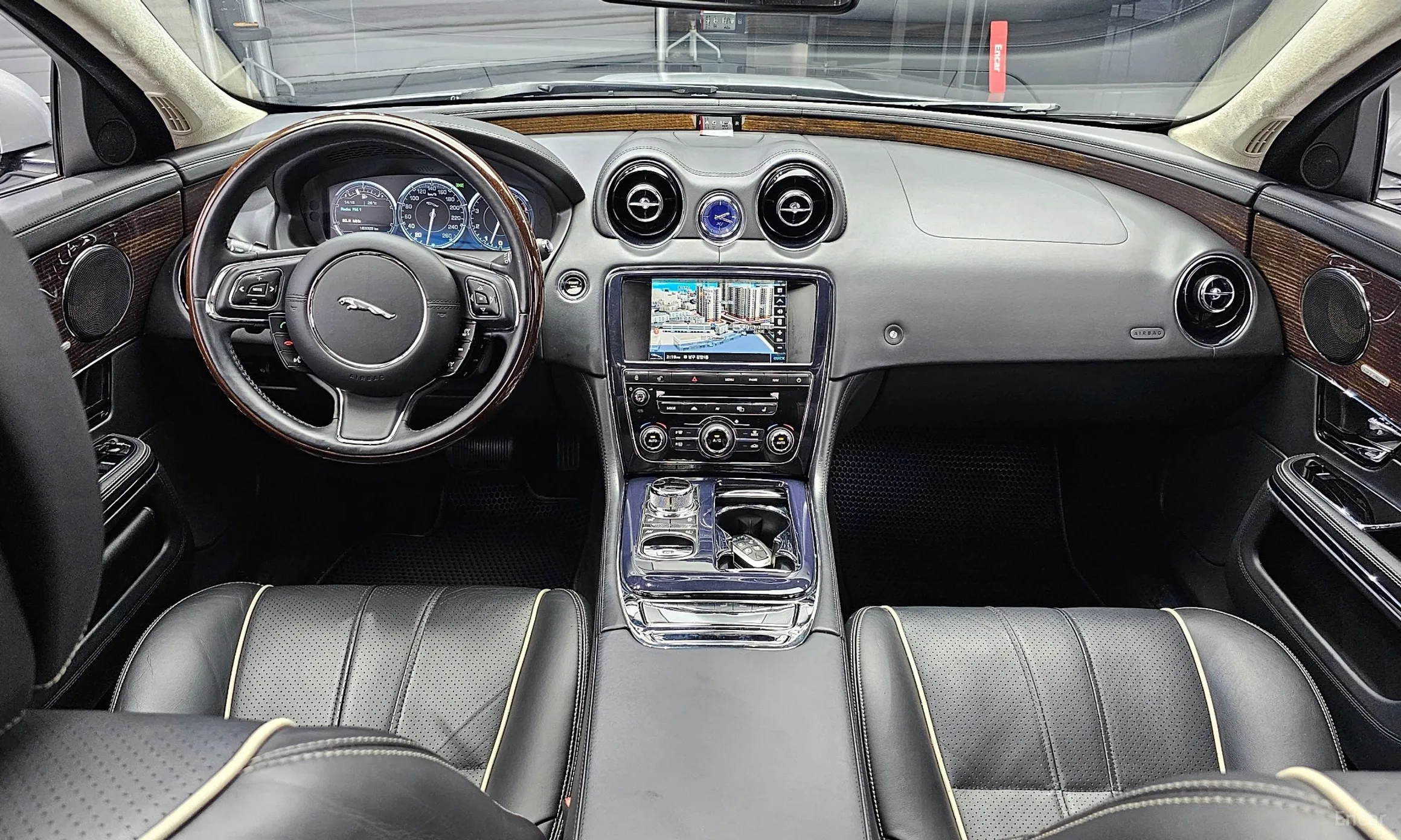 Jaguar All New XJ превью 7
