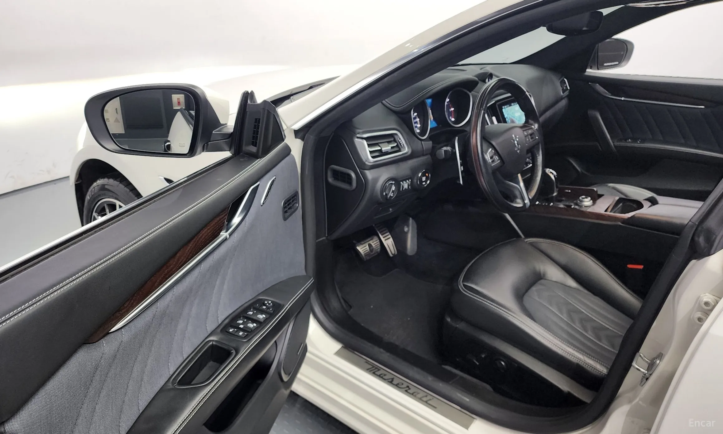 Maserati Ghibli превью 10