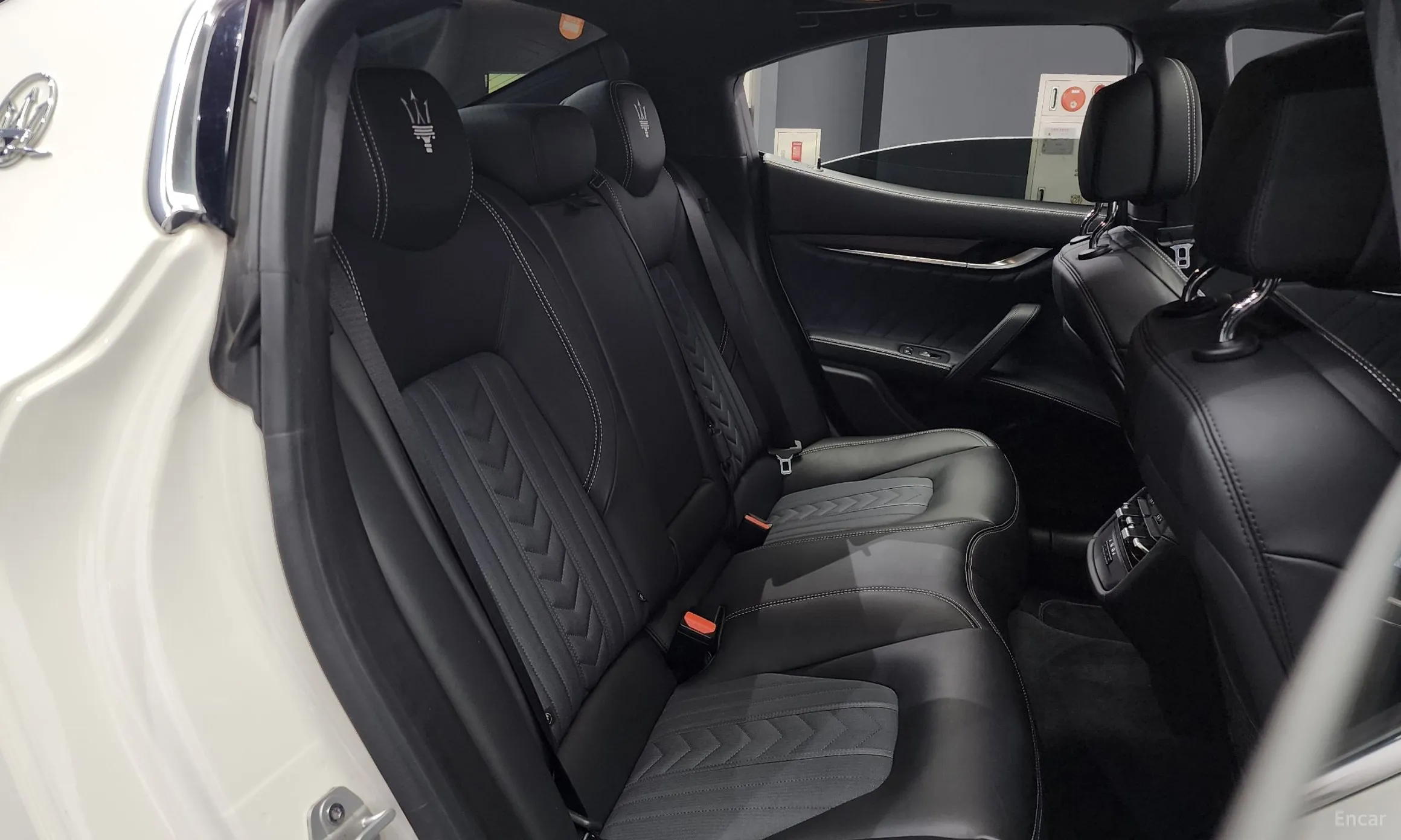 Maserati Ghibli превью 12