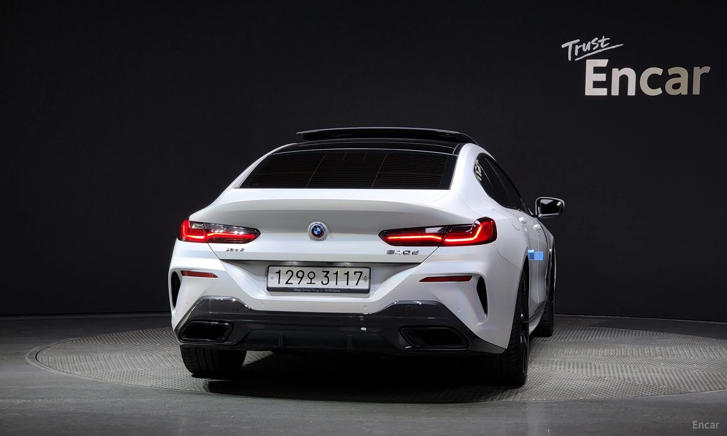 BMW 8-series (G15) превью 3