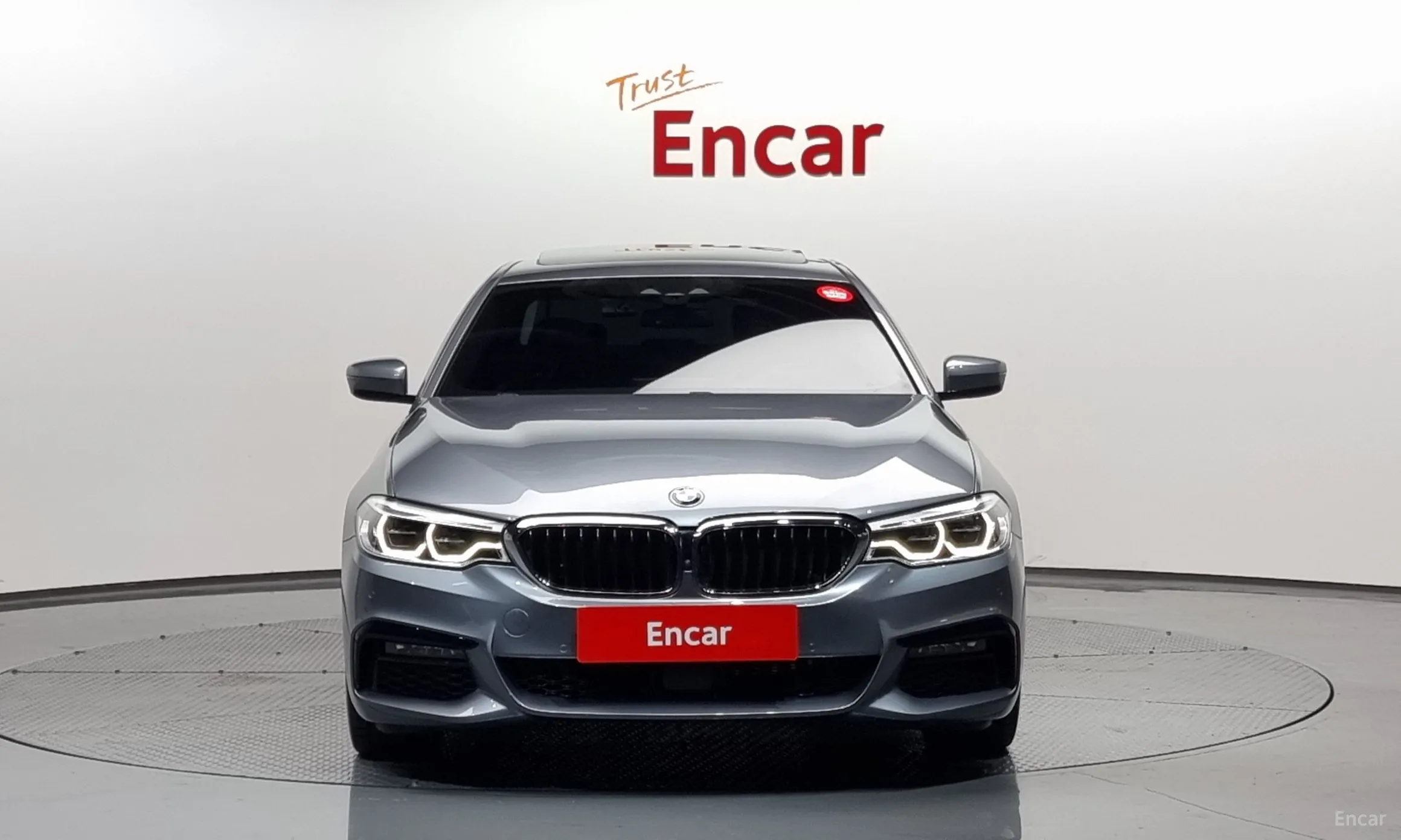 BMW 5 Series (G30) превью 2
