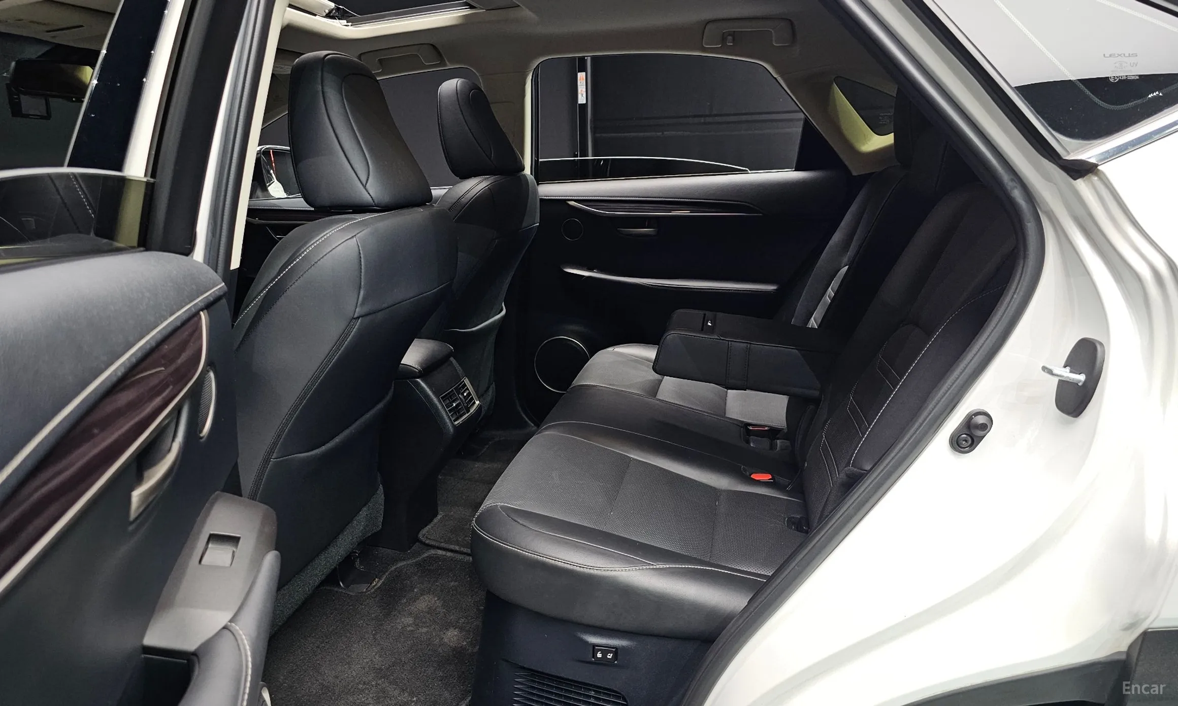 Lexus NX300h превью 12