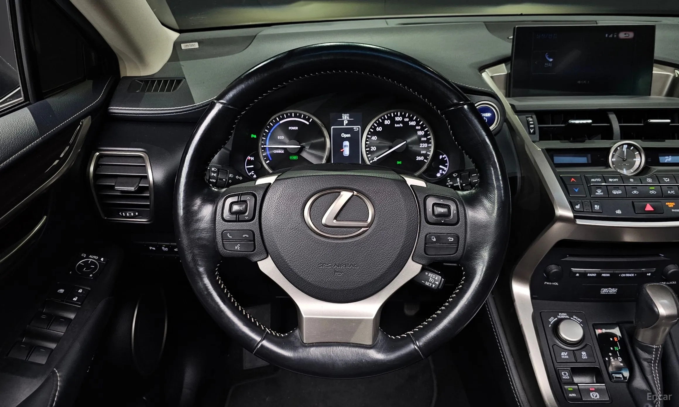 Lexus NX300h превью 13